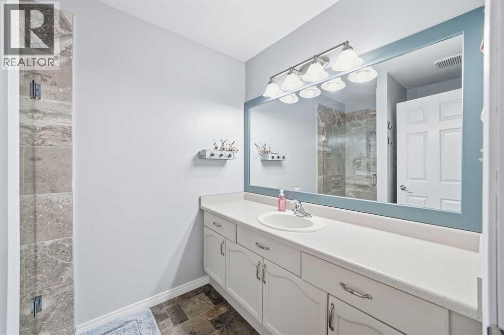 302 Strathaven Drive, Strathmore, Alberta  T1P 1M2 - Photo 18 - A2281112