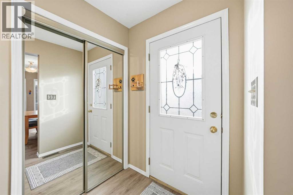 302 Strathaven Drive, Strathmore, Alberta  T1P 1M2 - Photo 3 - A2281112