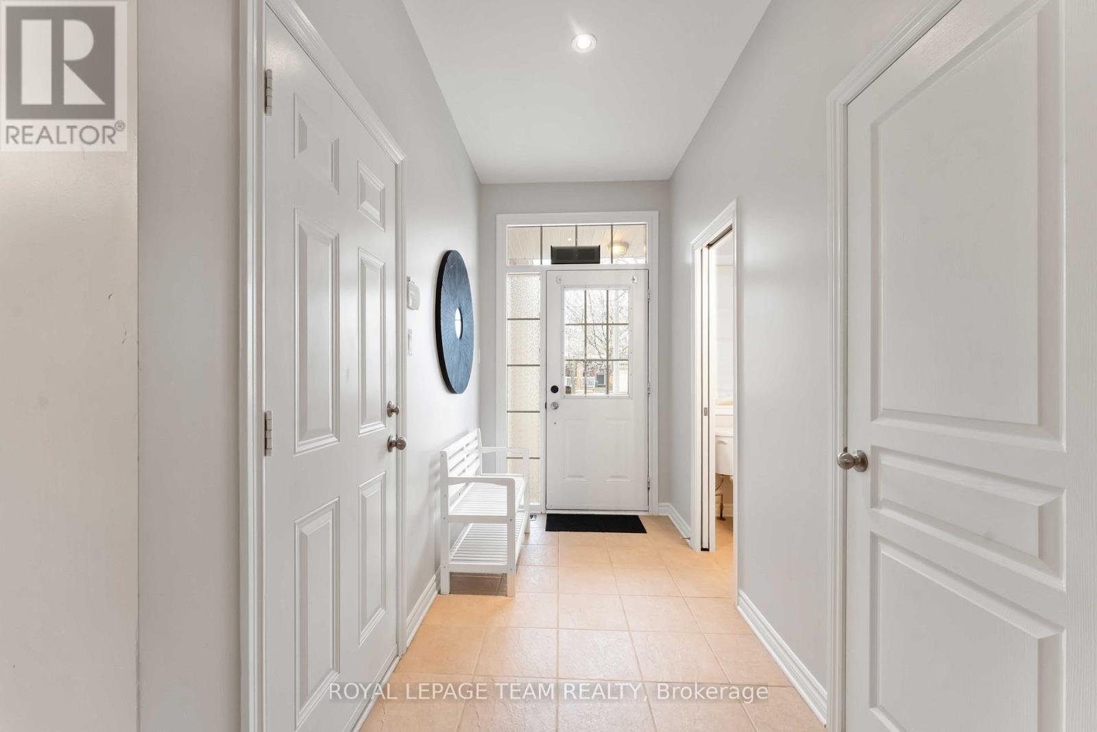 246 Tandalee Crescent, Ottawa, Ontario  K2M 0A1 - Photo 3 - X12816142