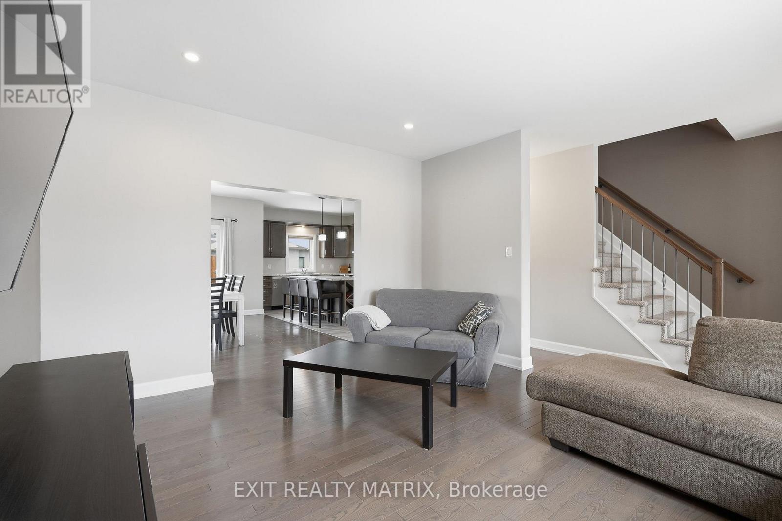 149 Lyon Street, Russell, Ontario  K0A 1W0 - Photo 6 - X12816154