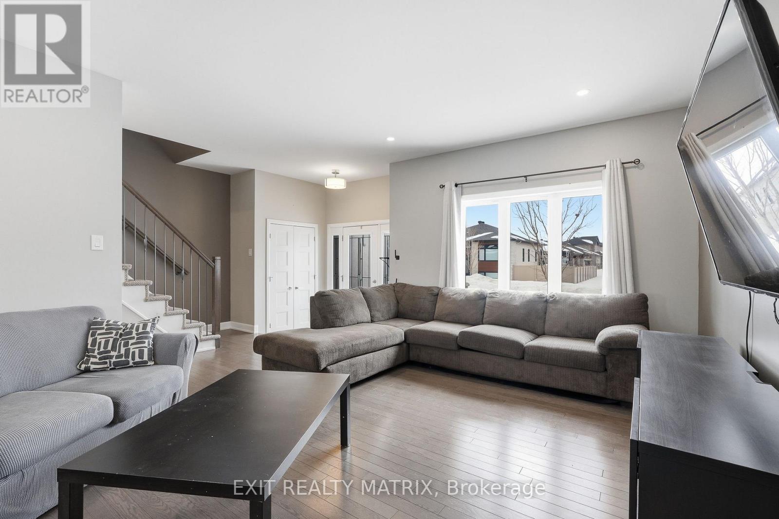 149 Lyon Street, Russell, Ontario  K0A 1W0 - Photo 7 - X12816154