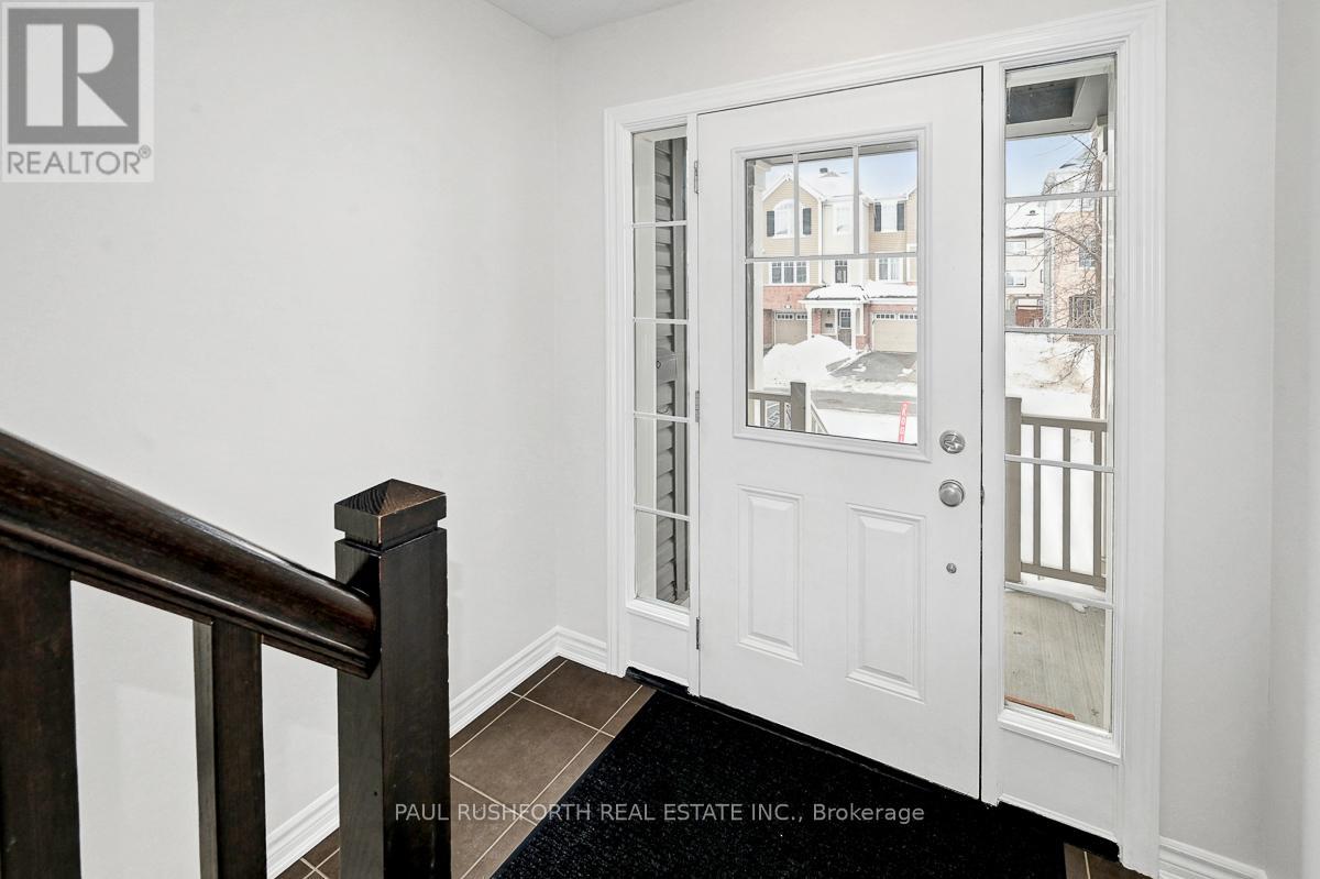 501 Coldwater Crescent, Ottawa, Ontario  K2M 3B3 - Photo 3 - X12816176