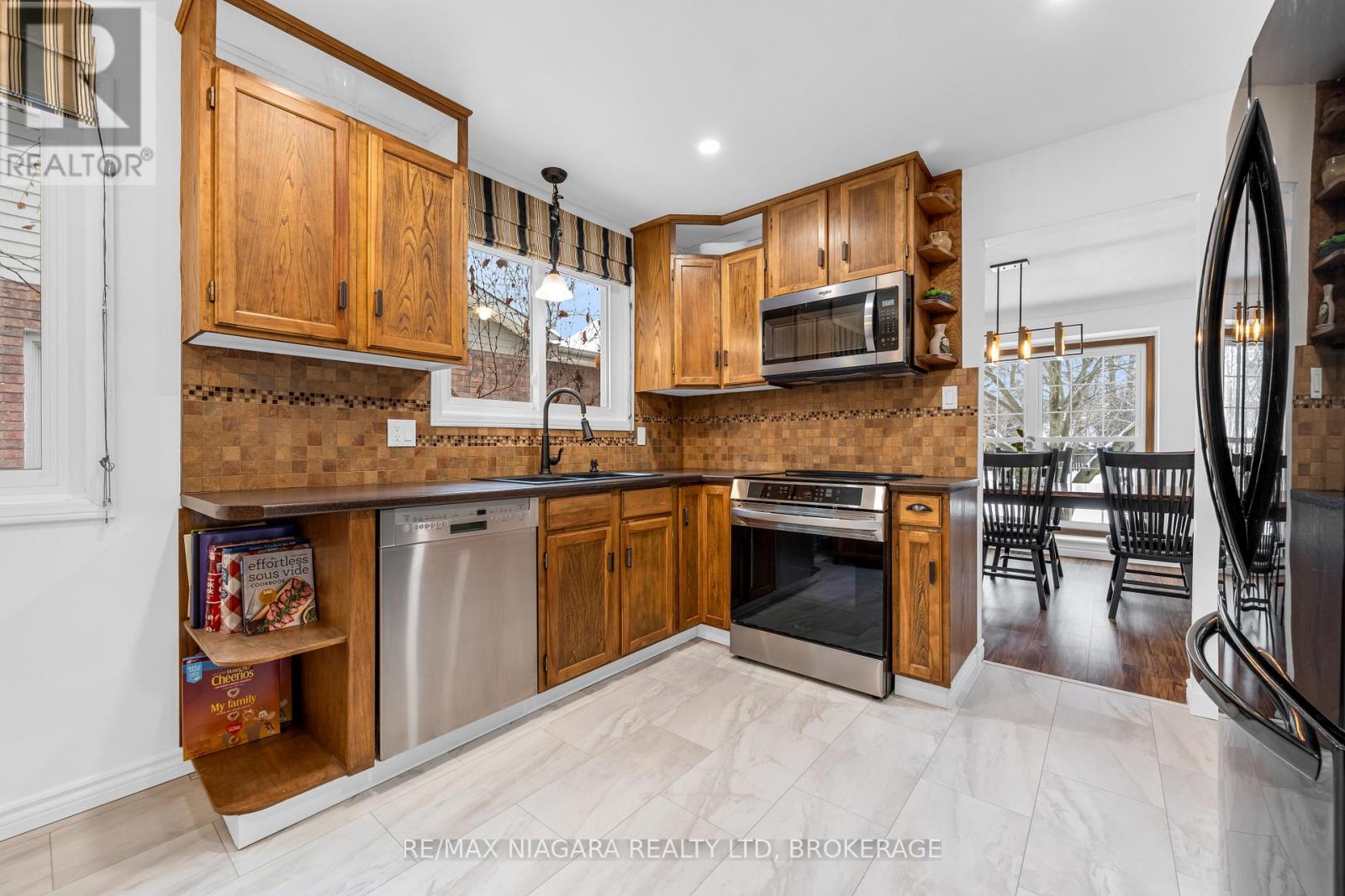 25 Vinemount Drive, Pelham, Ontario  L3E 0R9 - Photo 11 - X12816202