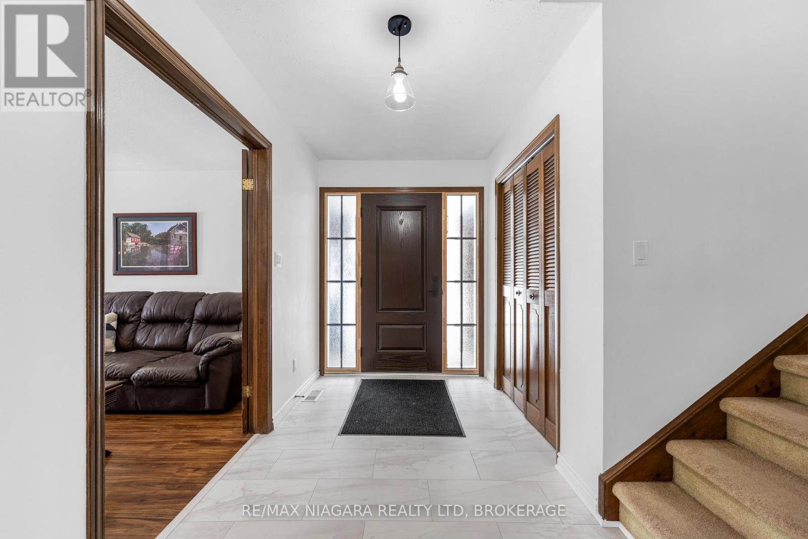 25 Vinemount Drive, Pelham, Ontario  L3E 0R9 - Photo 3 - X12816202