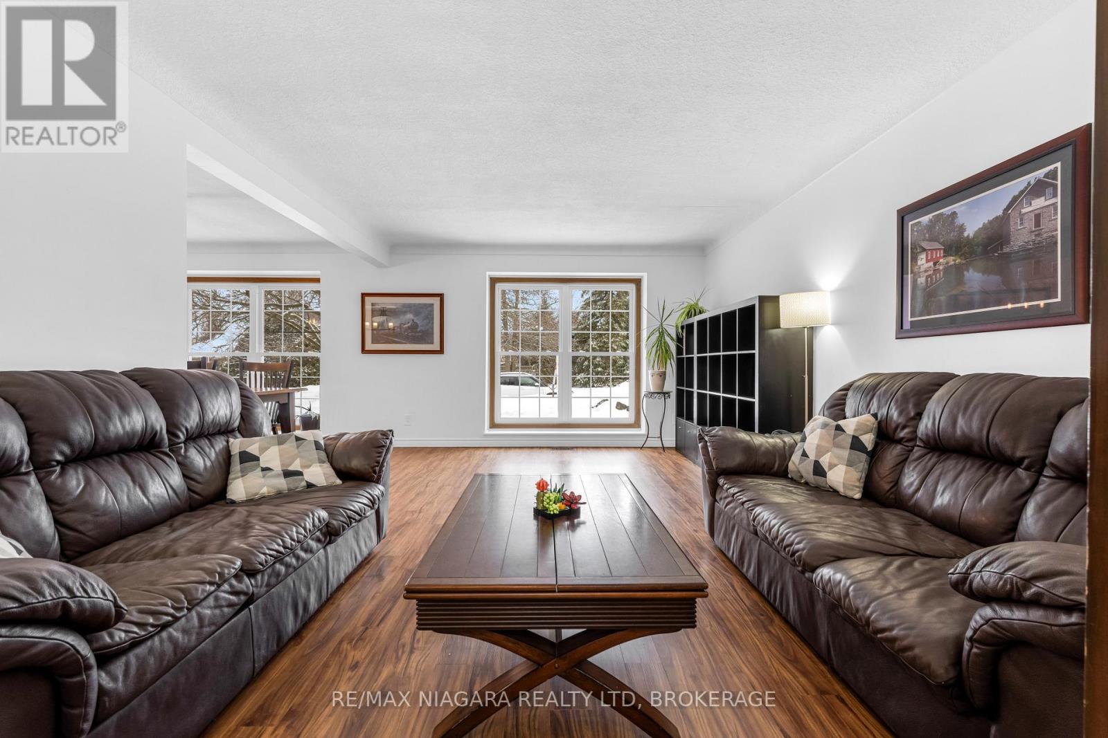 25 Vinemount Drive, Pelham, Ontario  L3E 0R9 - Photo 5 - X12816202