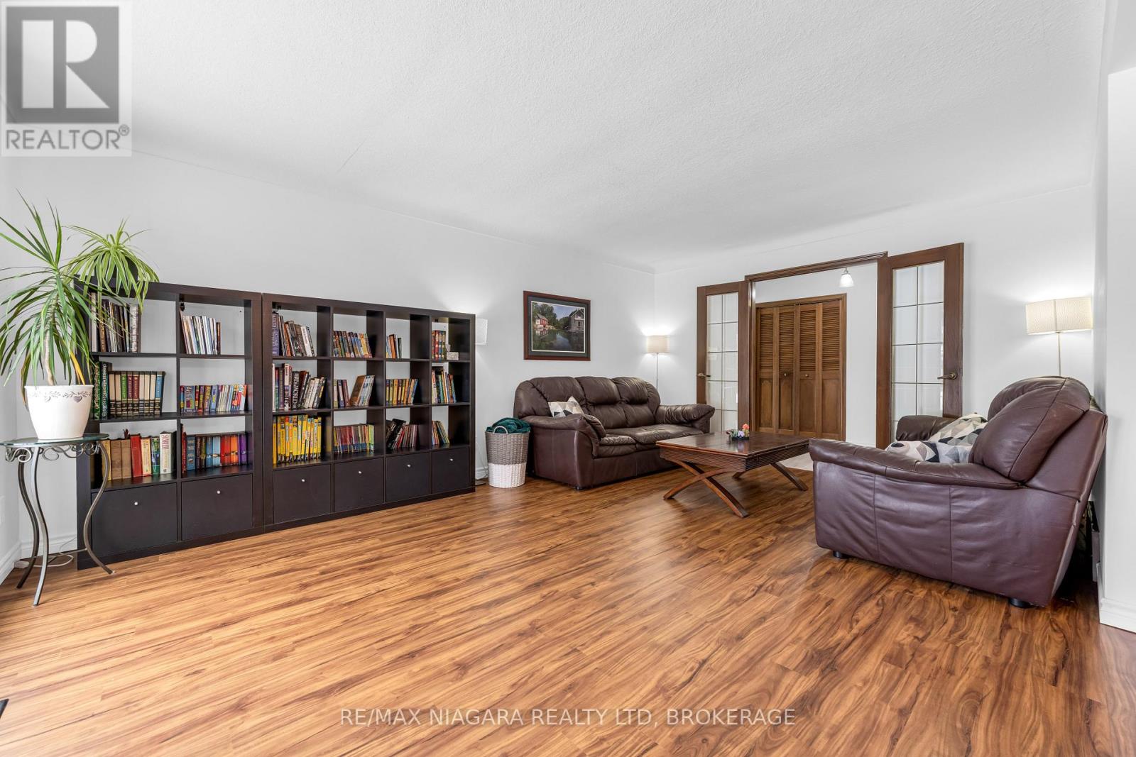 25 Vinemount Drive, Pelham, Ontario  L3E 0R9 - Photo 7 - X12816202