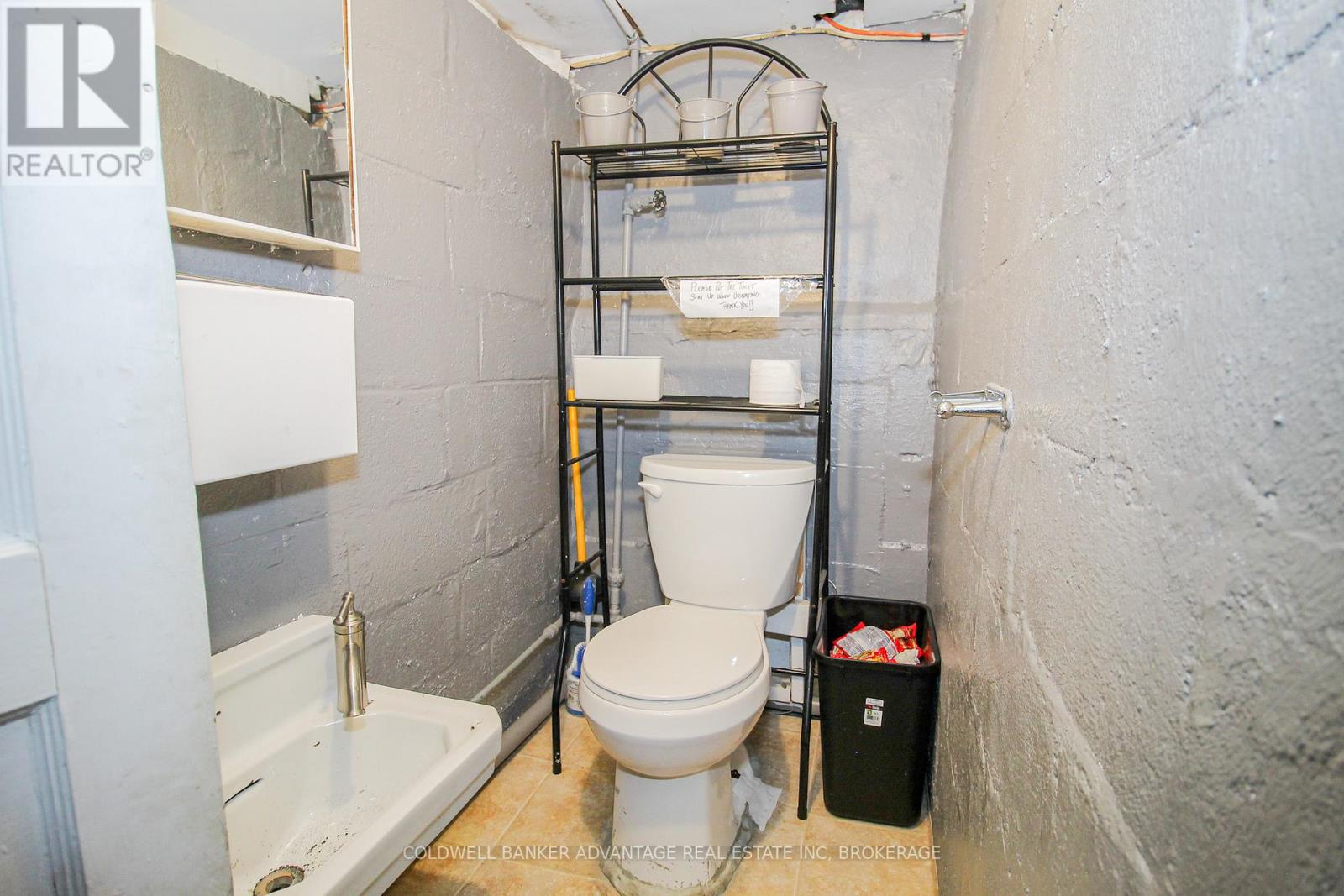 Front Unit - 602 East Main Street E, Welland (Welland Downtown), Ontario  L3B 3Y2 - Photo 12 - X12816218