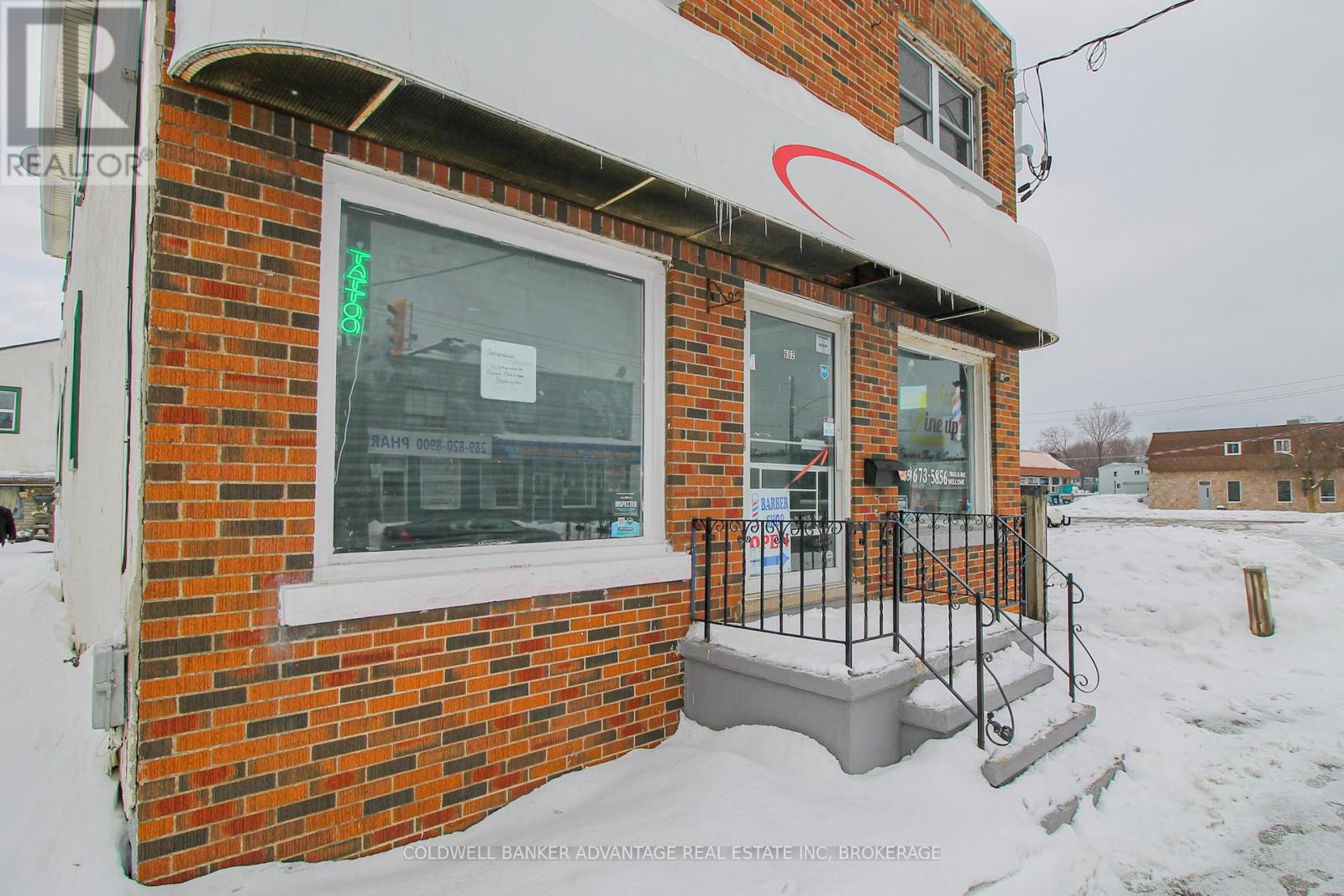 Front Unit - 602 East Main Street E, Welland (Welland Downtown), Ontario  L3B 3Y2 - Photo 4 - X12816218
