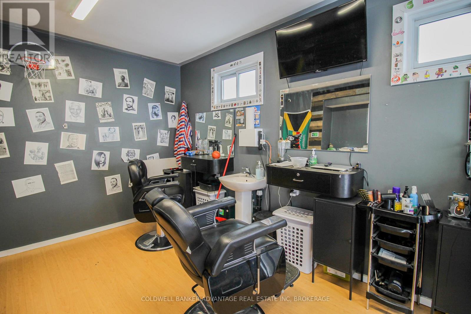 Front Unit - 602 East Main Street E, Welland (Welland Downtown), Ontario  L3B 3Y2 - Photo 5 - X12816218