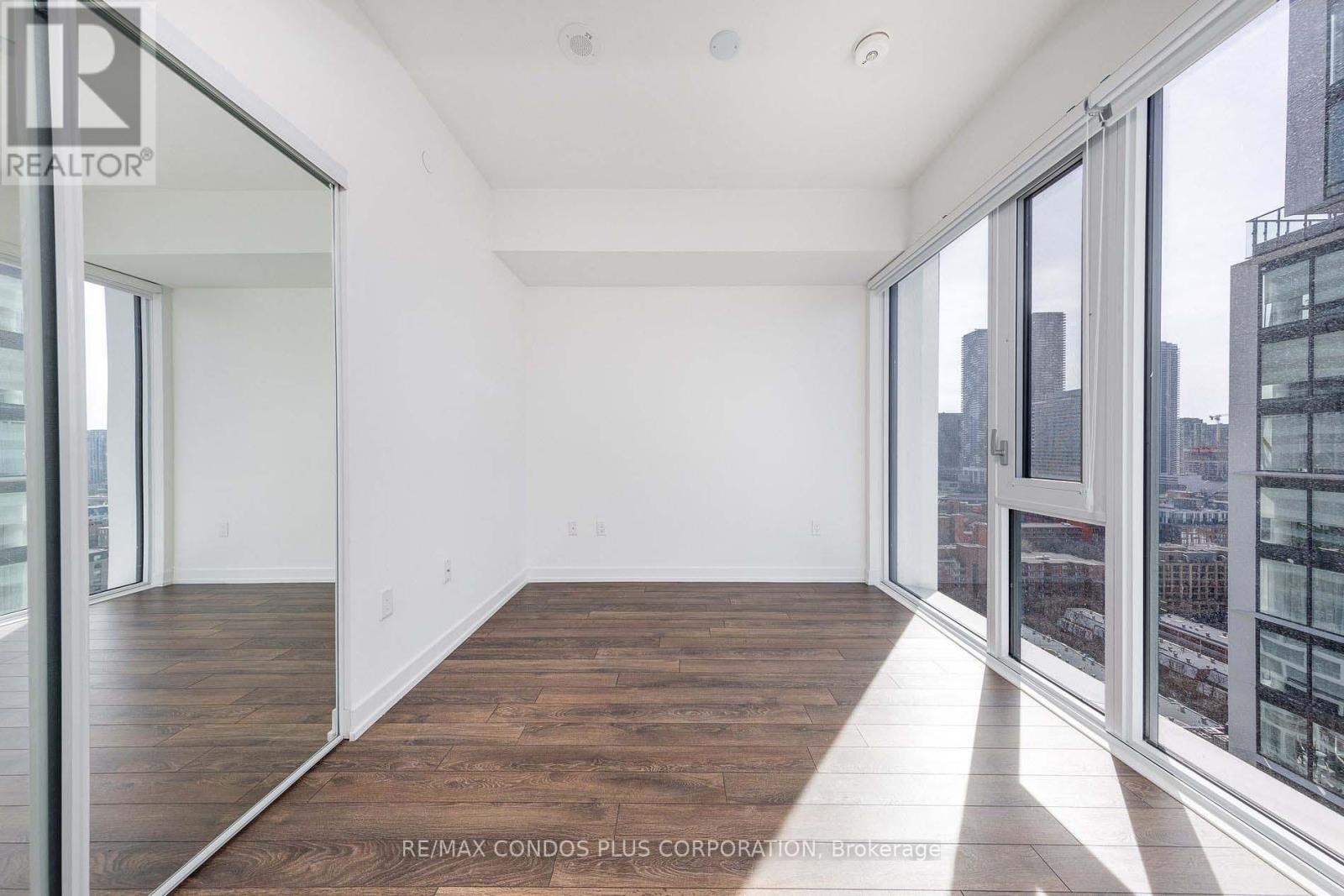 2115 - 158 Front Street E, Toronto, Ontario M5A 0K9 - Photo 3 - C12816266