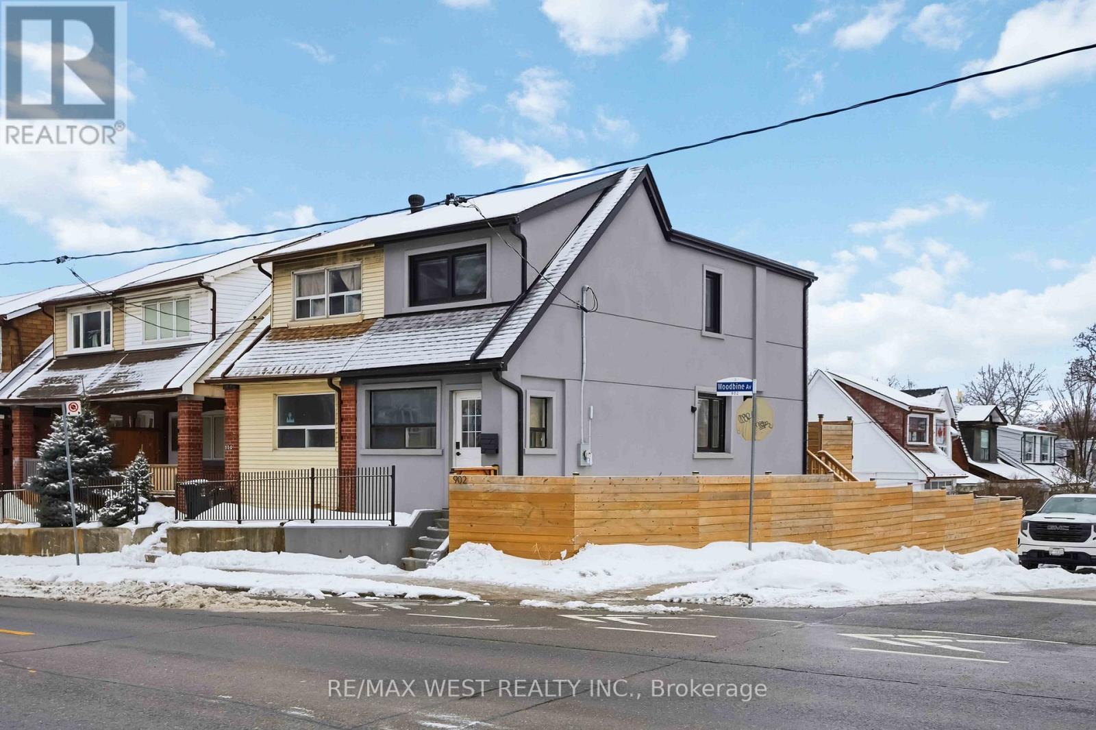 902 Woodbine Avenue, Toronto, Ontario  M4C 4B5 - Photo 3 - E12816118