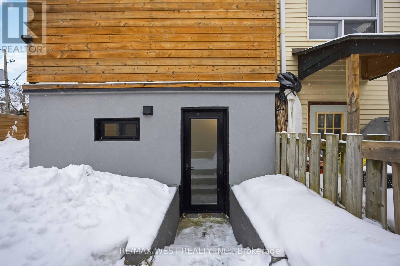 902 Woodbine Avenue, Toronto, Ontario  M4C 4B5 - Photo 31 - E12816118