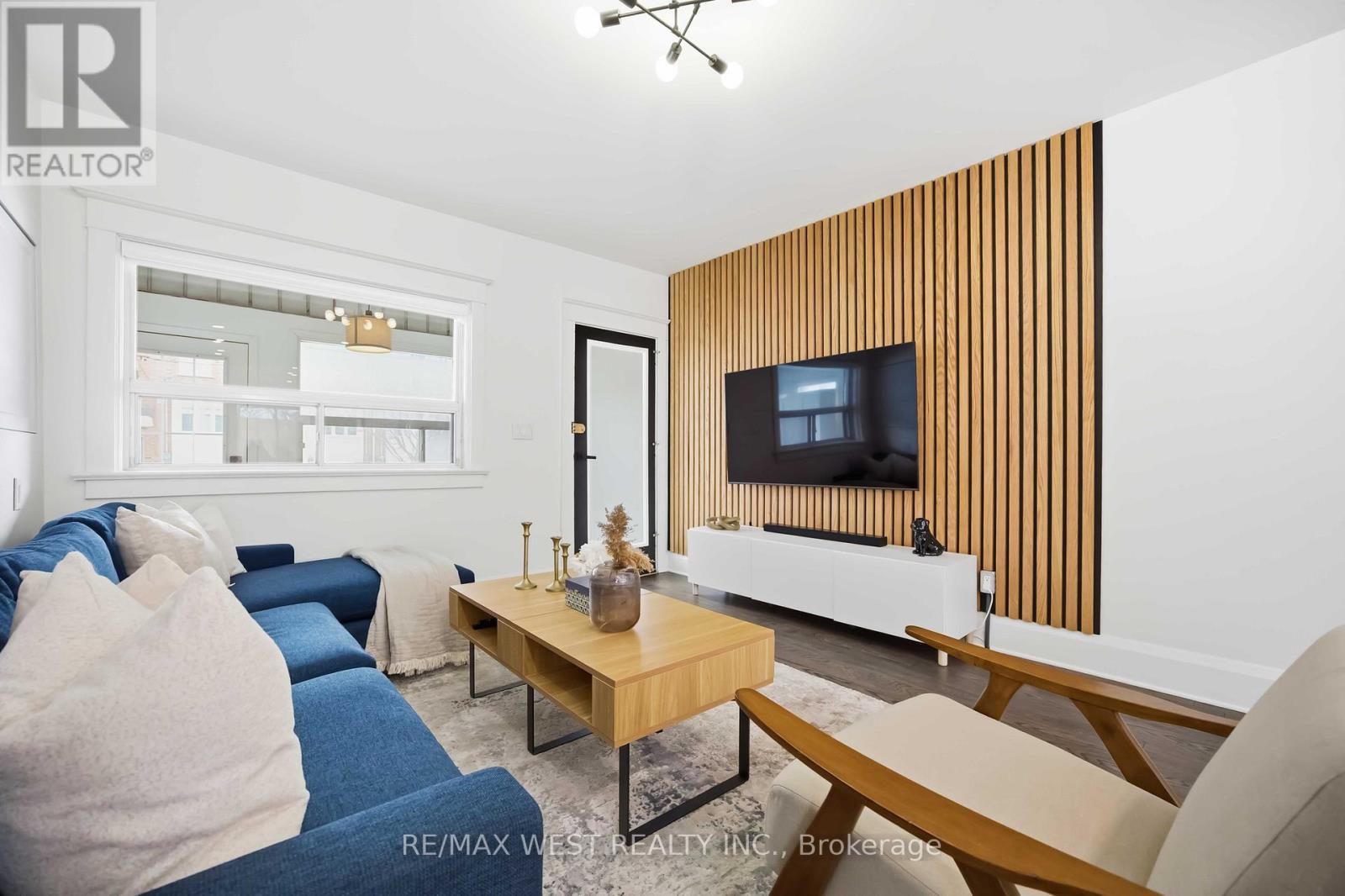 902 Woodbine Avenue, Toronto, Ontario  M4C 4B5 - Photo 6 - E12816118