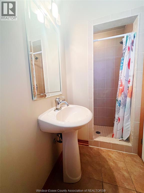 916 Monmouth, Windsor, Ontario  N8Y 3L7 - Photo 4 - 26003911