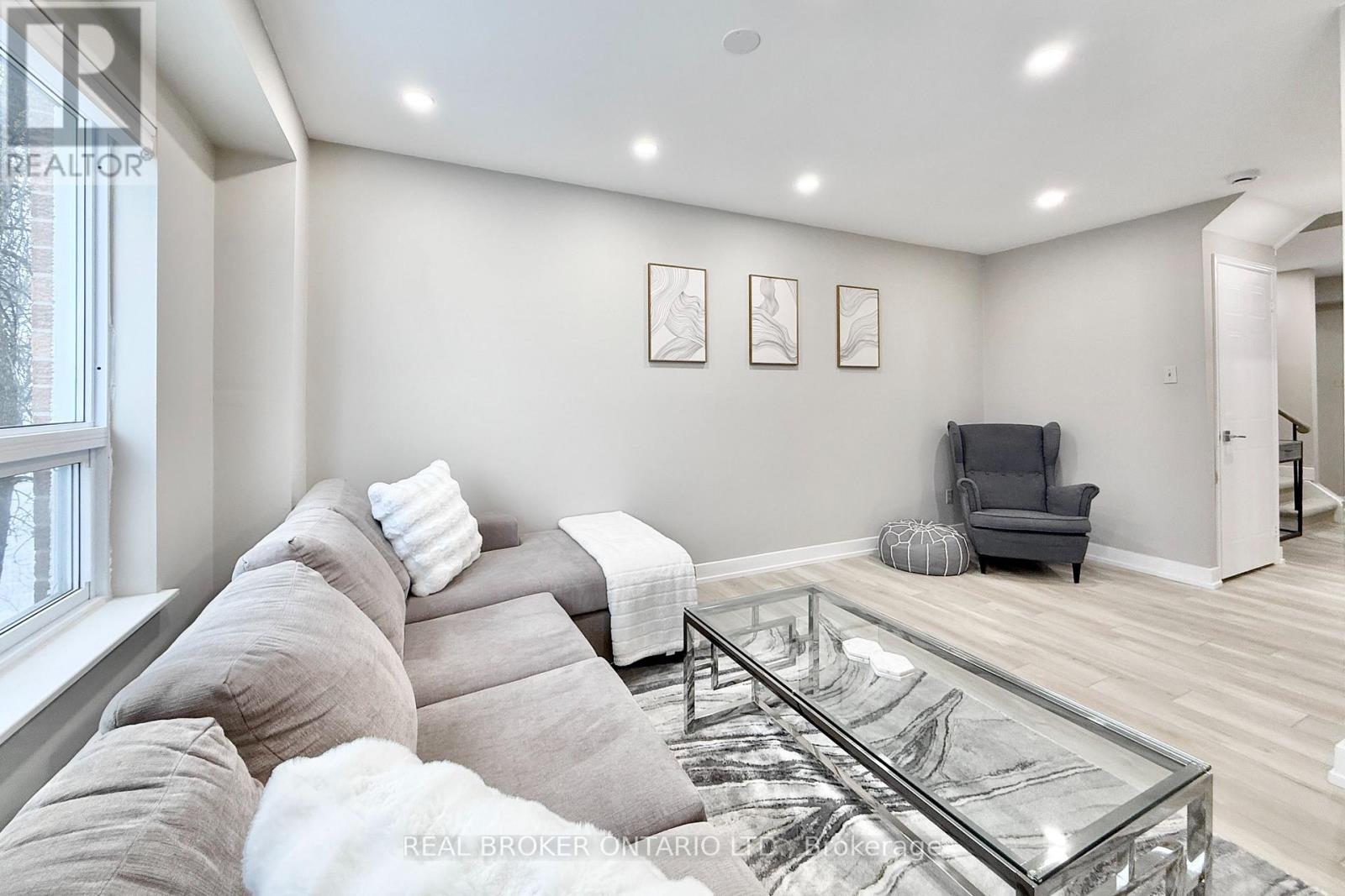 617 Gibney Crescent, Newmarket, Ontario  L3X 1Y3 - Photo 11 - N12816188