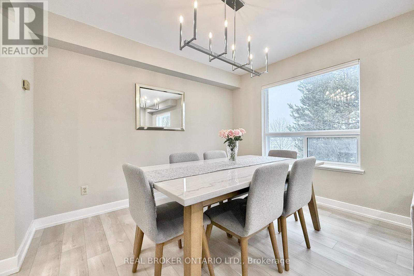 617 Gibney Crescent, Newmarket, Ontario  L3X 1Y3 - Photo 2 - N12816188