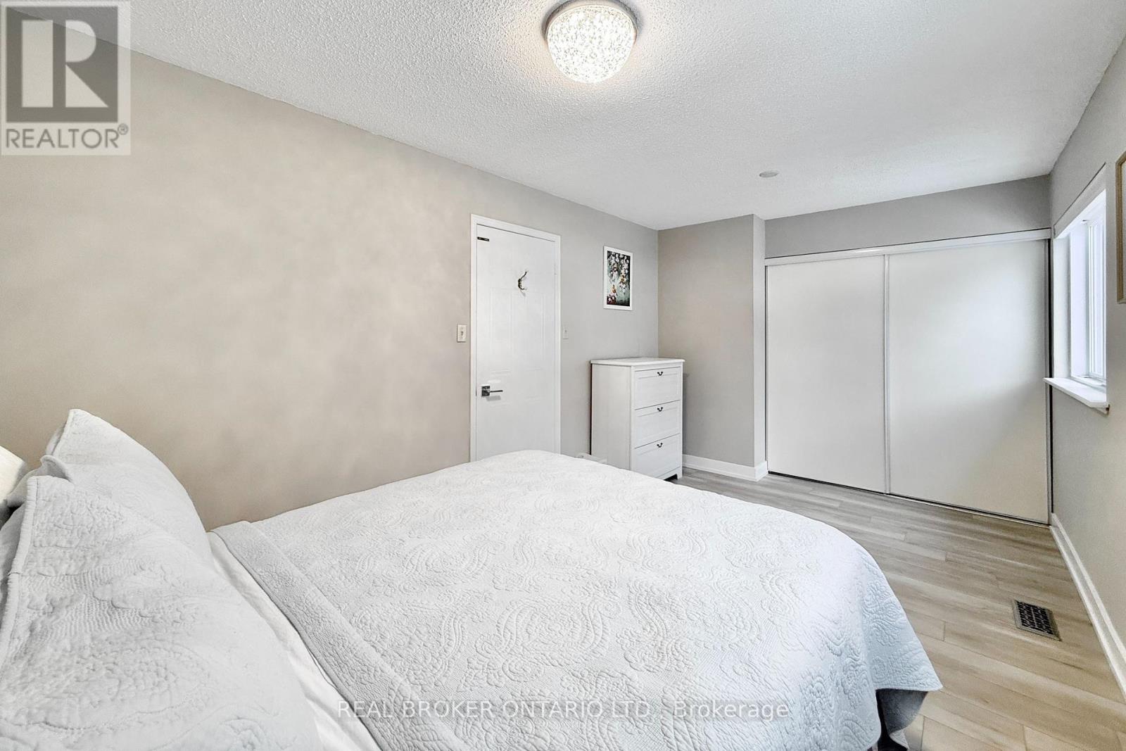 617 Gibney Crescent, Newmarket, Ontario  L3X 1Y3 - Photo 20 - N12816188