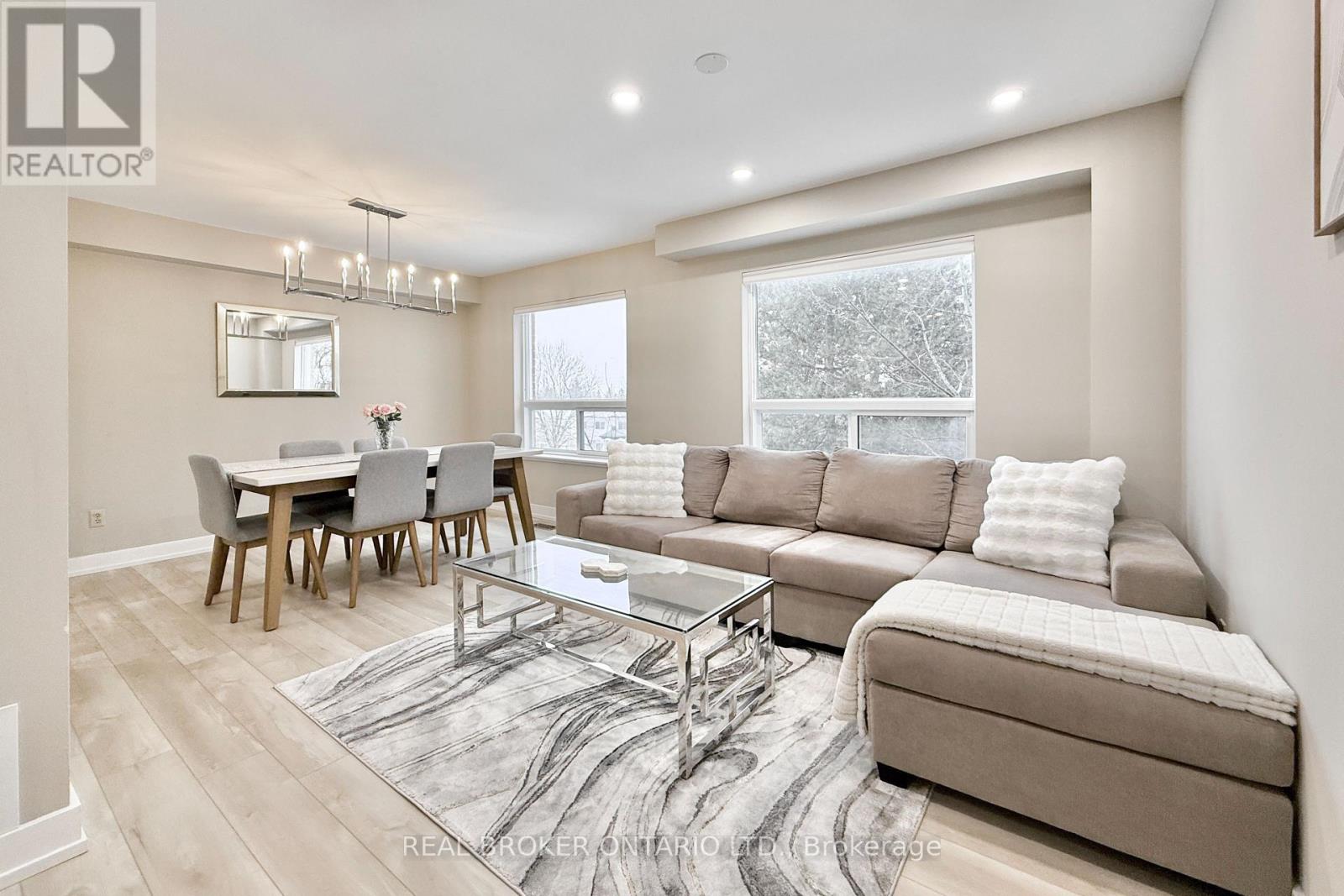 617 Gibney Crescent, Newmarket, Ontario  L3X 1Y3 - Photo 3 - N12816188