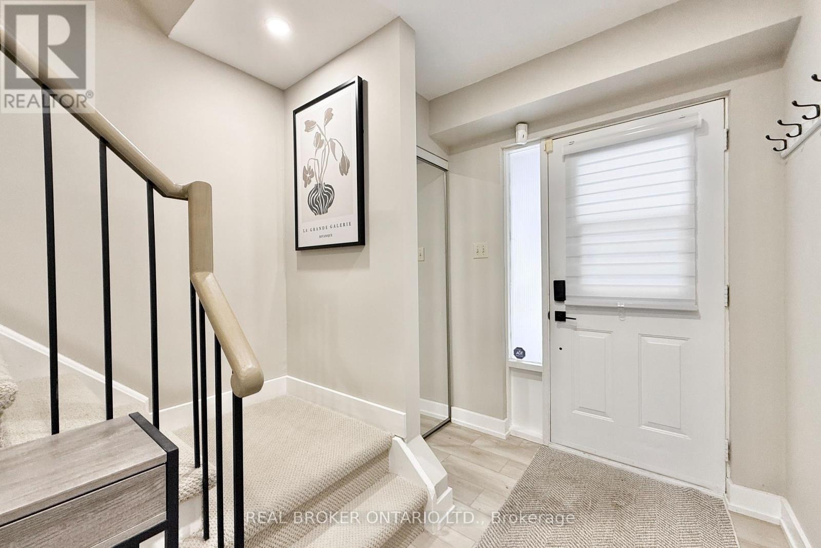 617 Gibney Crescent, Newmarket, Ontario  L3X 1Y3 - Photo 7 - N12816188