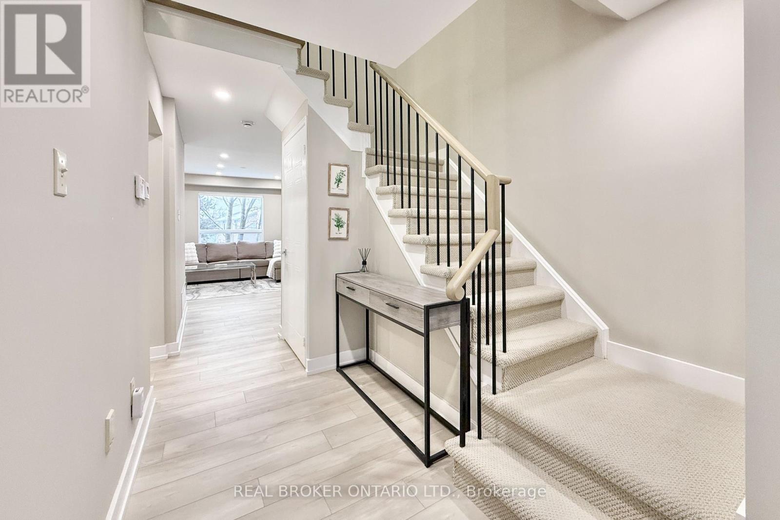 617 Gibney Crescent, Newmarket, Ontario  L3X 1Y3 - Photo 8 - N12816188