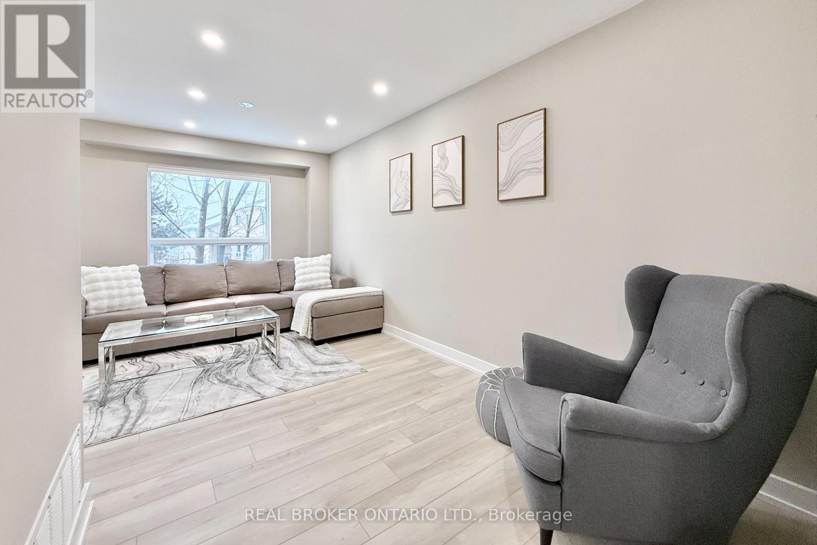 617 Gibney Crescent, Newmarket, Ontario  L3X 1Y3 - Photo 9 - N12816188