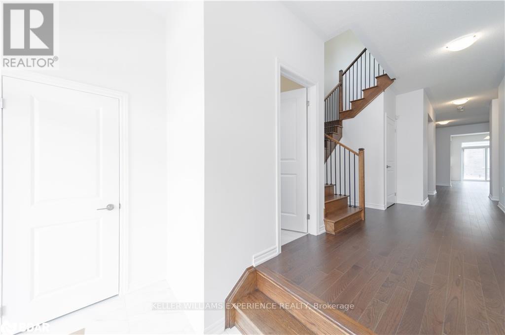 60 Gemini Drive, Barrie, Ontario  L9J 0C3 - Photo 2 - S12816114