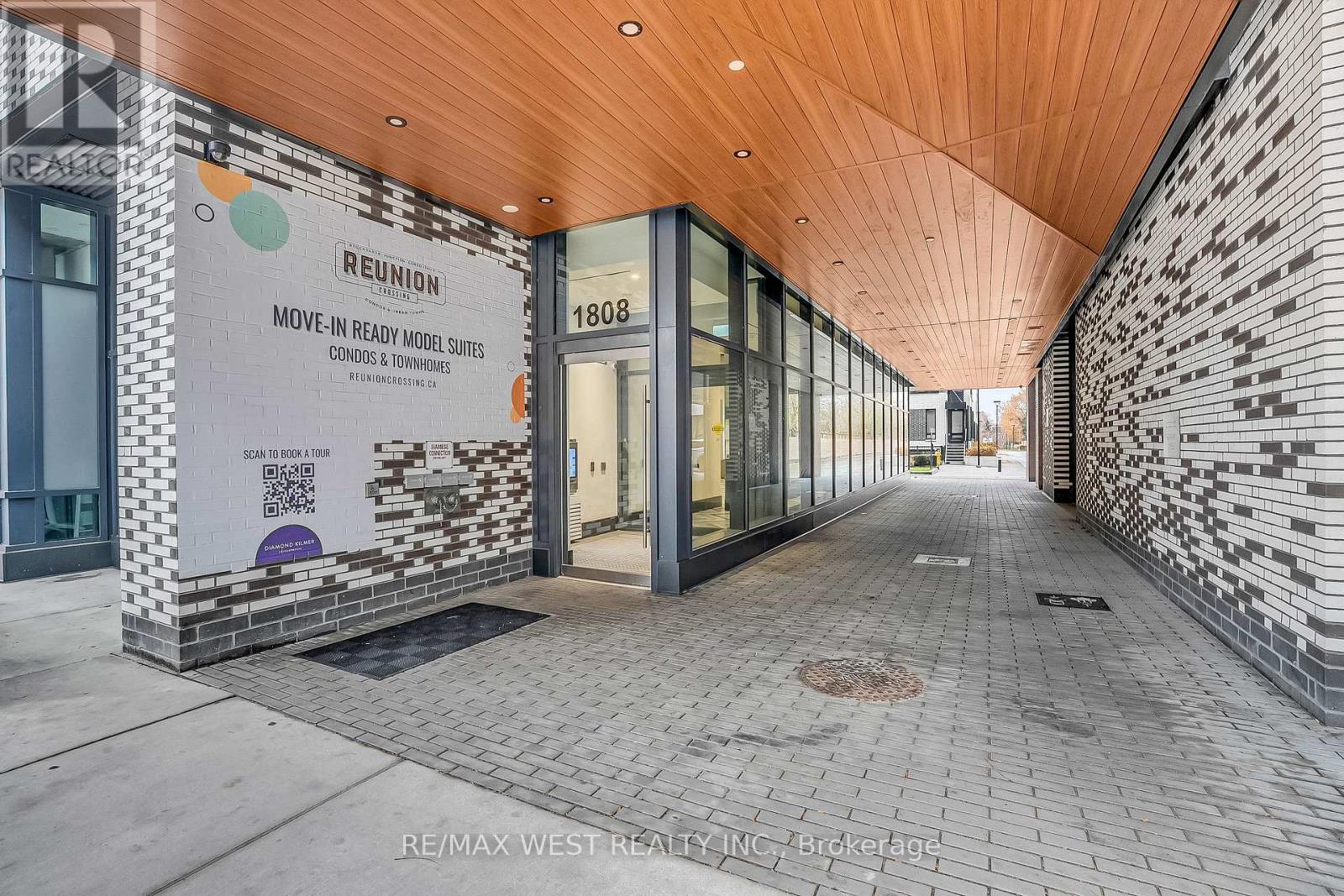 617 - 1808 St. Clair Avenue W, Toronto, Ontario  M6N 0C1 - Photo 3 - W12561584