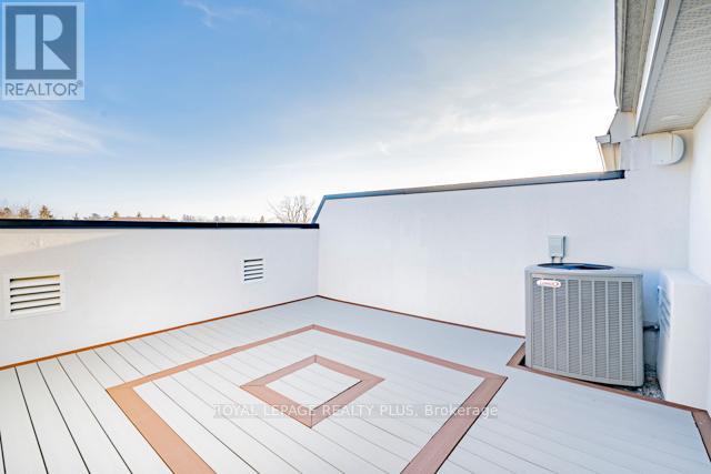 142 Rebecca Street, Oakville, Ontario  L6K 1J5 - Photo 33 - W12679706