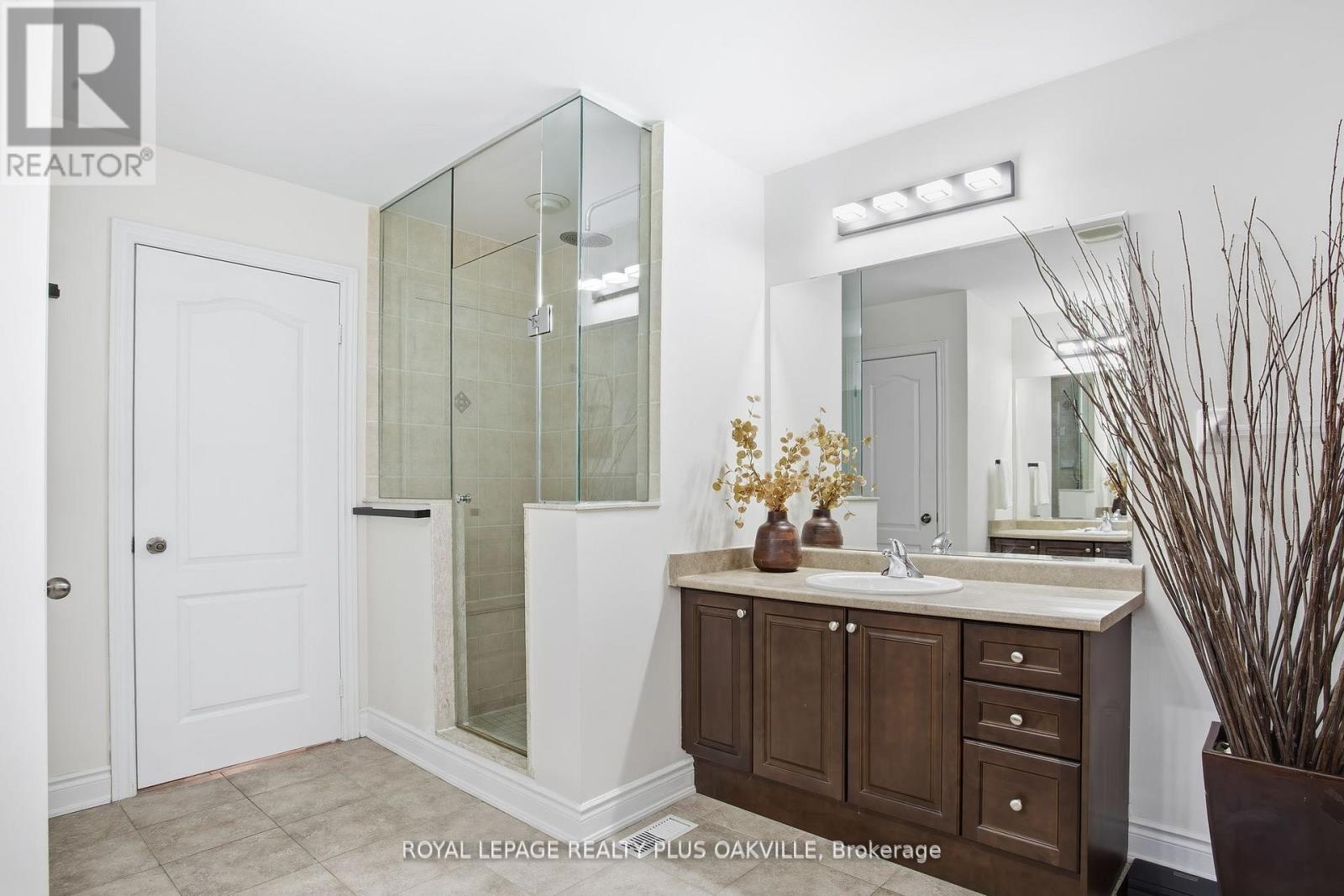 3488 Rebecca Street, Oakville, Ontario  L6L 6X9 - Photo 23 - W12816088