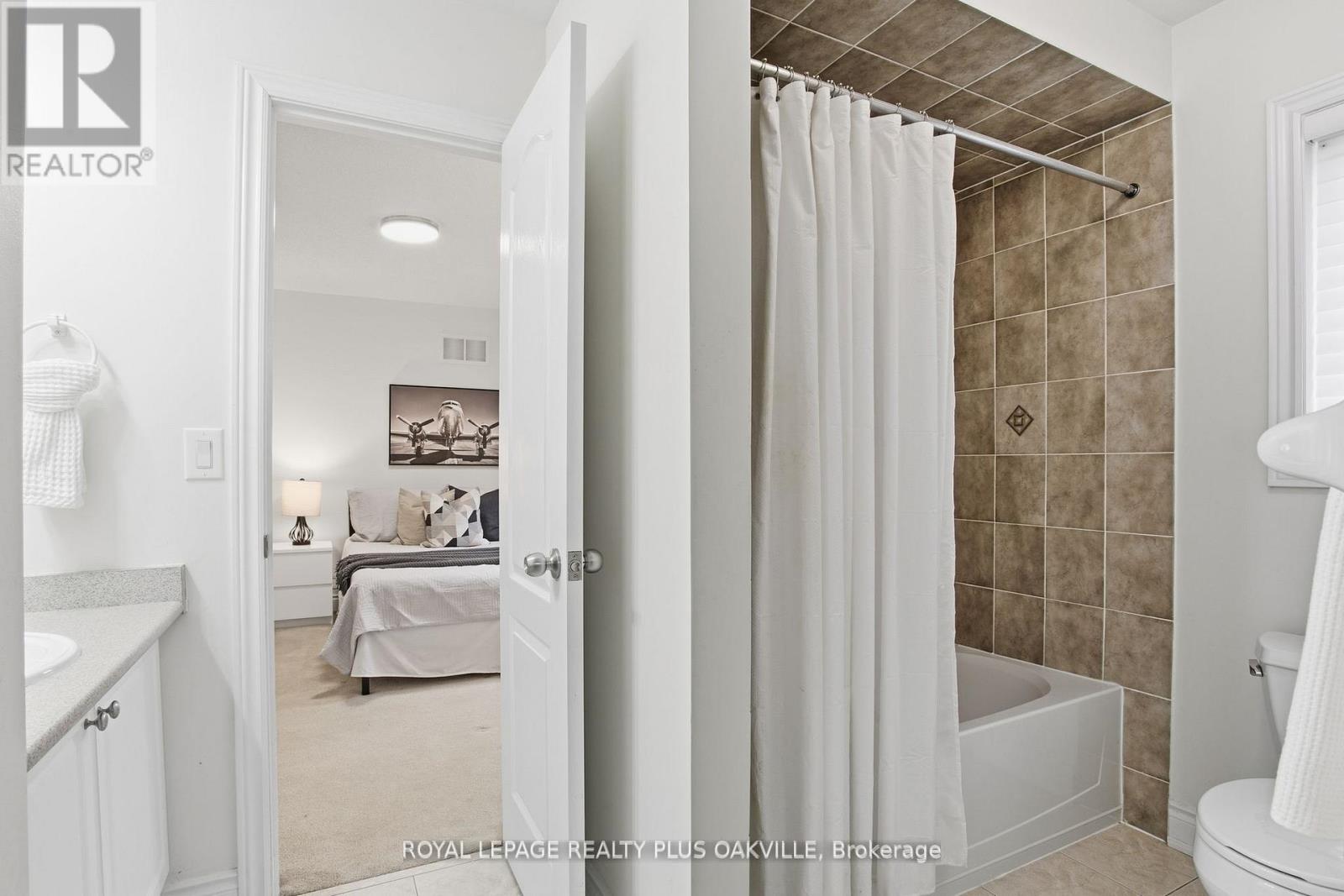 3488 Rebecca Street, Oakville, Ontario  L6L 6X9 - Photo 29 - W12816088