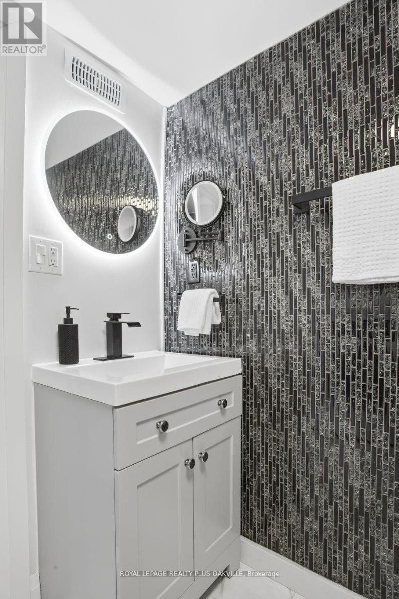 3488 Rebecca Street, Oakville, Ontario  L6L 6X9 - Photo 43 - W12816088