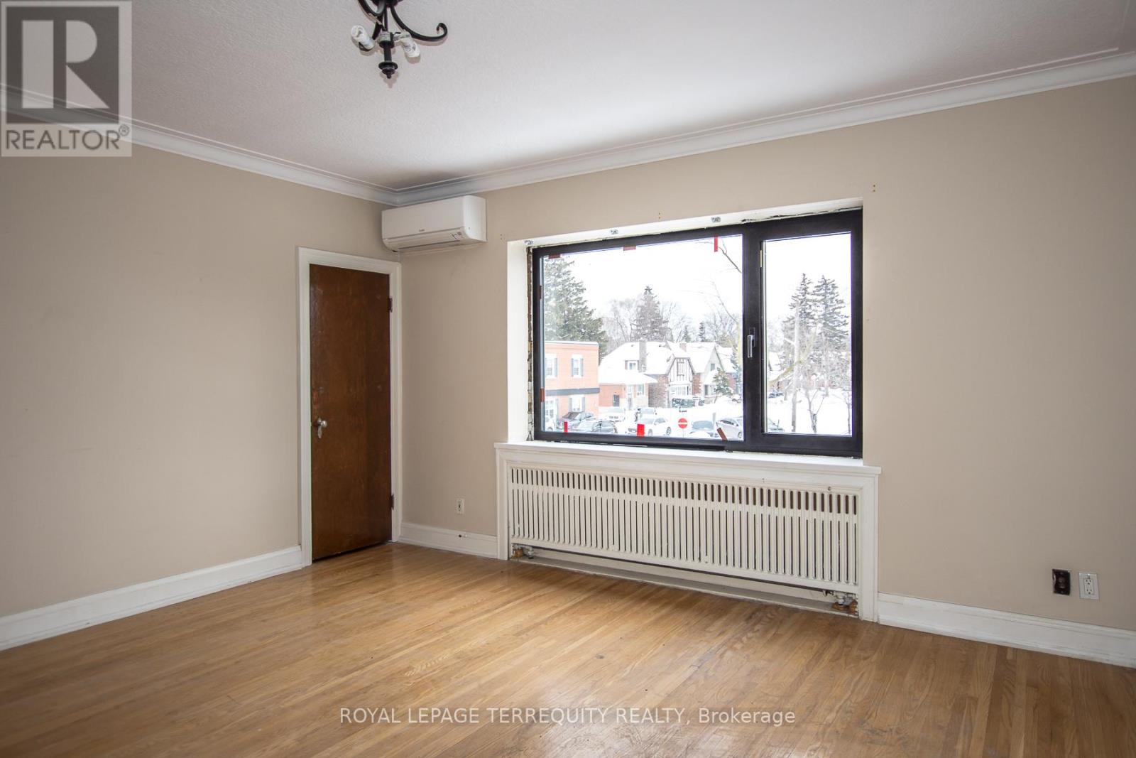 A2 - 3042 Bloor Street W, Toronto (Kingsway South), Ontario  M8X 1C4 - Photo 5 - W12816096