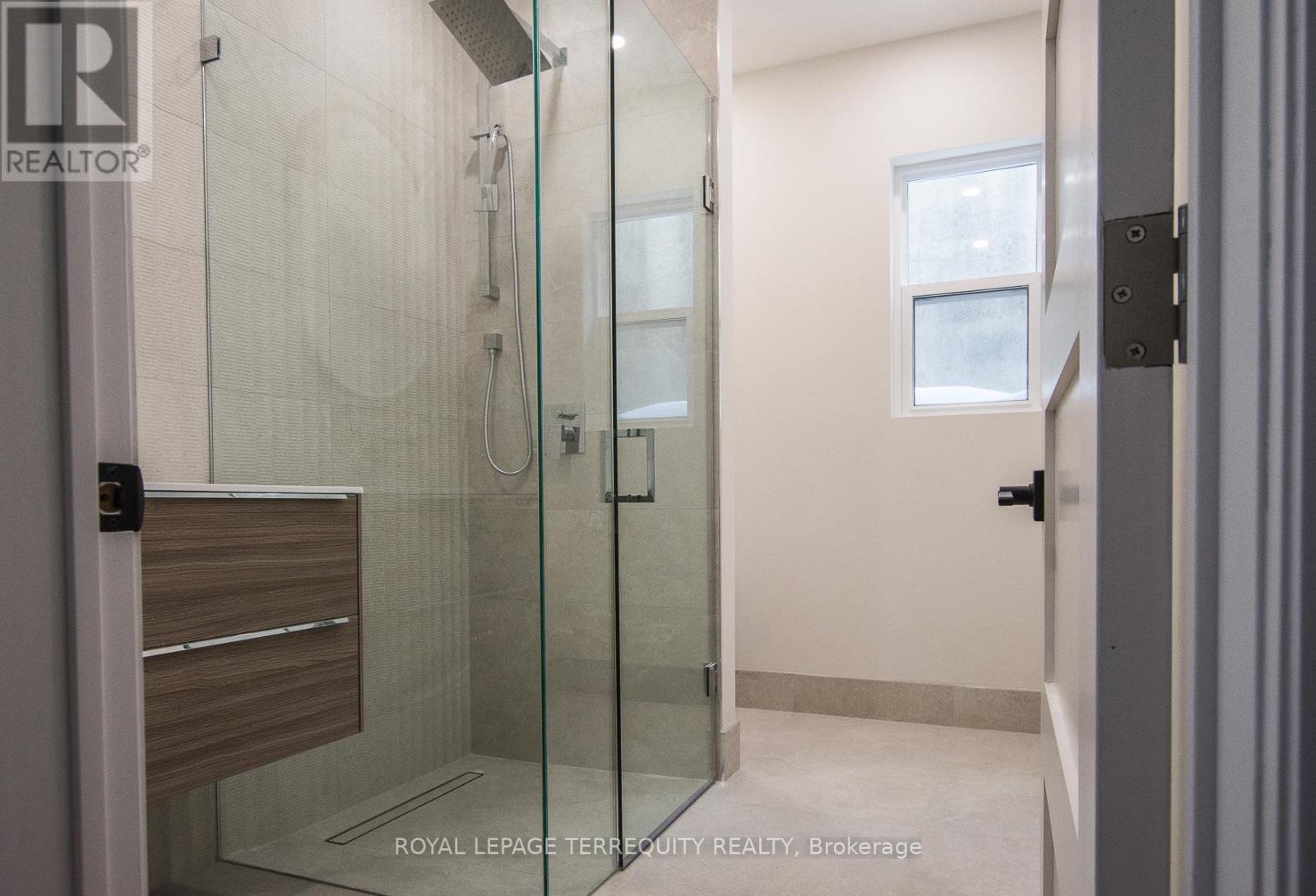 A2 - 3042 Bloor Street W, Toronto (Kingsway South), Ontario  M8X 1C4 - Photo 9 - W12816096