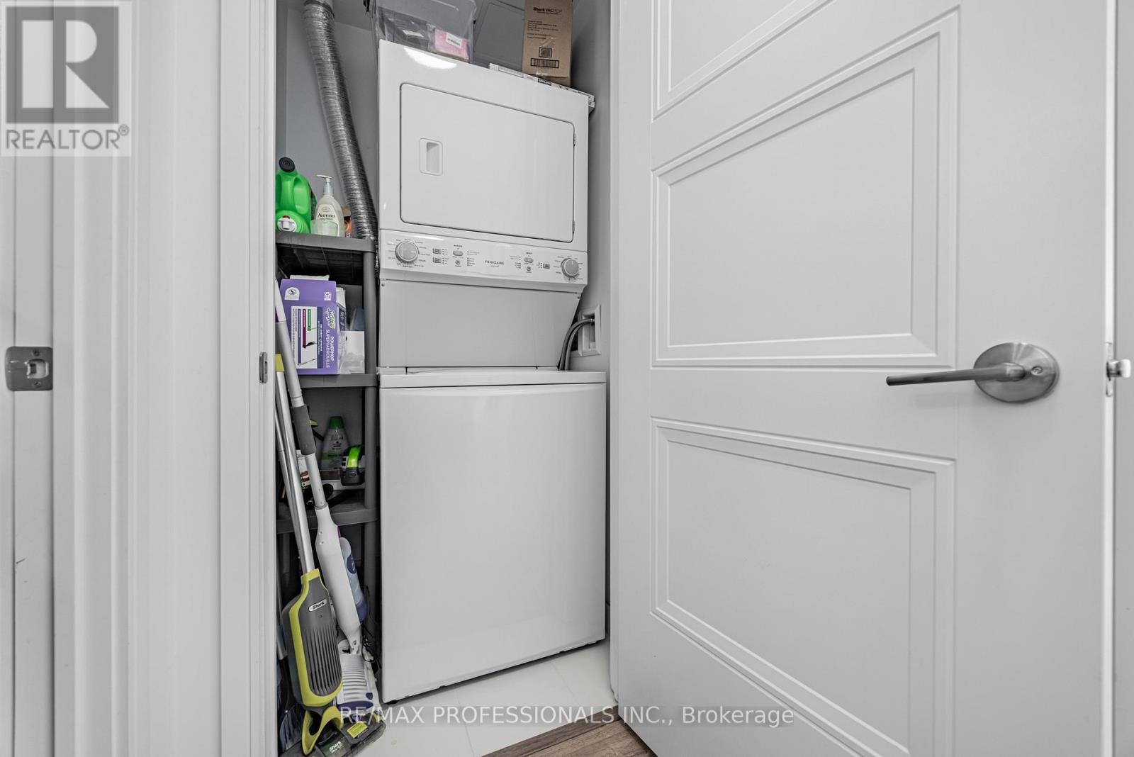 906 - 25 Neighbourhood Lane, Toronto, Ontario  M8Y 0C4 - Photo 18 - W12816152