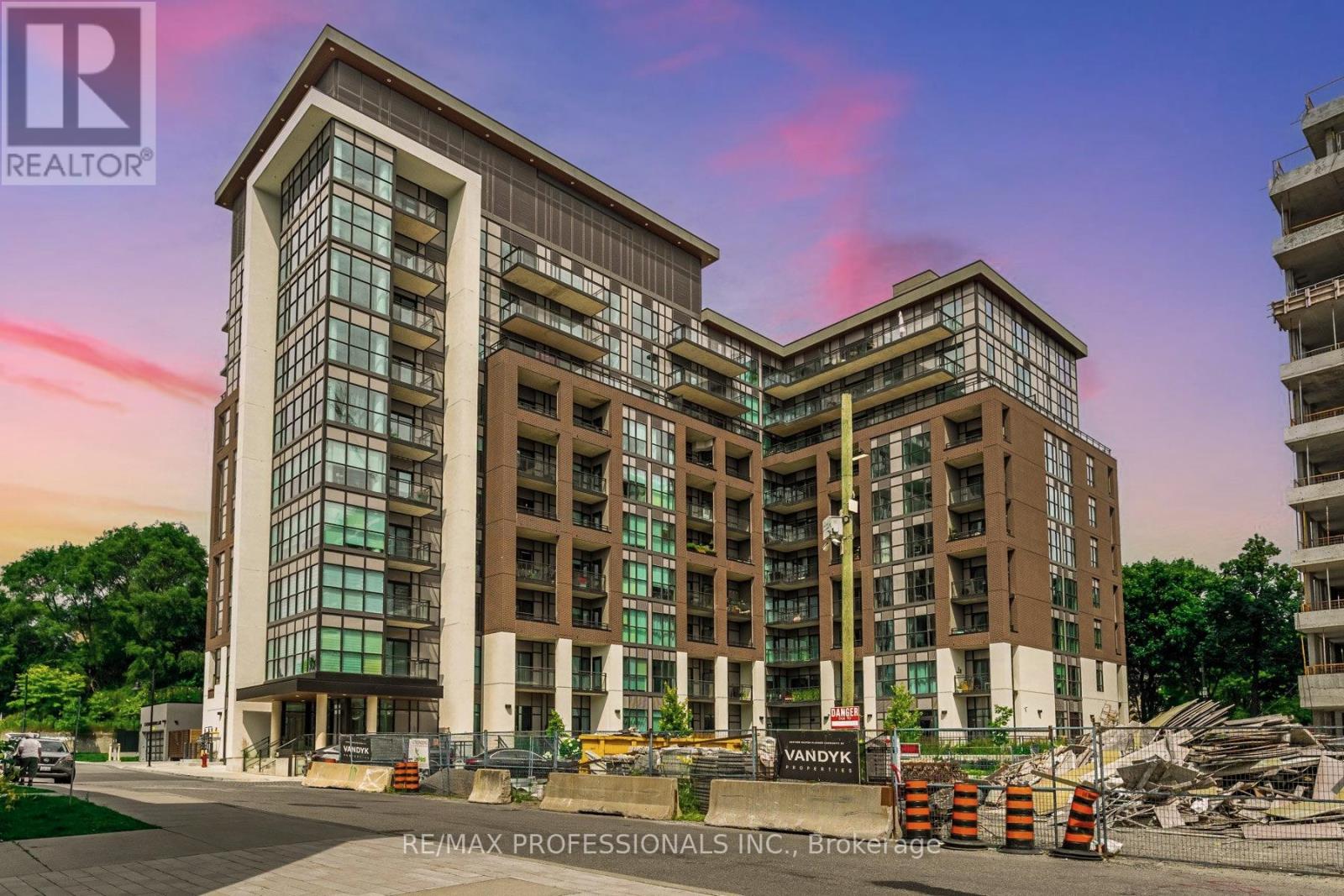 906 - 25 Neighbourhood Lane, Toronto, Ontario  M8Y 0C4 - Photo 2 - W12816152