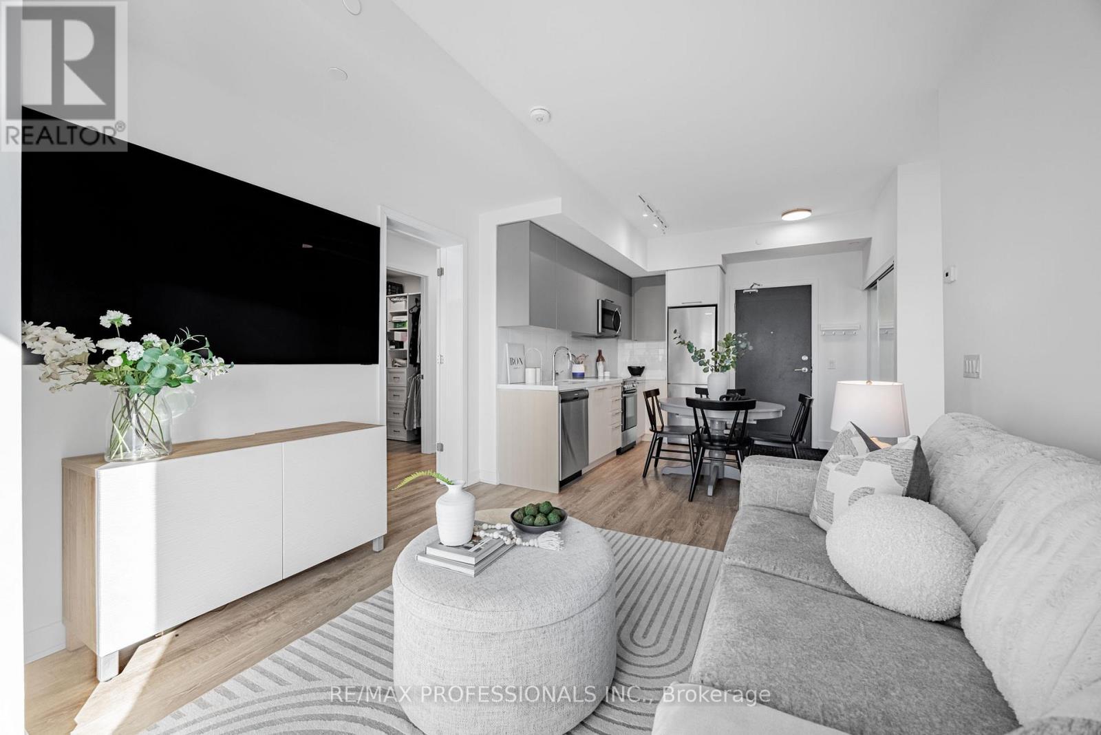 906 - 25 Neighbourhood Lane, Toronto, Ontario  M8Y 0C4 - Photo 9 - W12816152