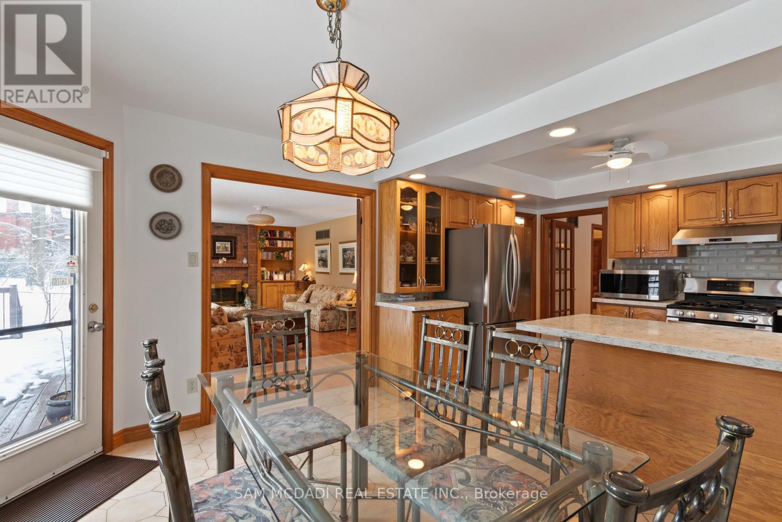 4175 Renoak Court, Mississauga, Ontario  L5C 4K2 - Photo 13 - W12816230