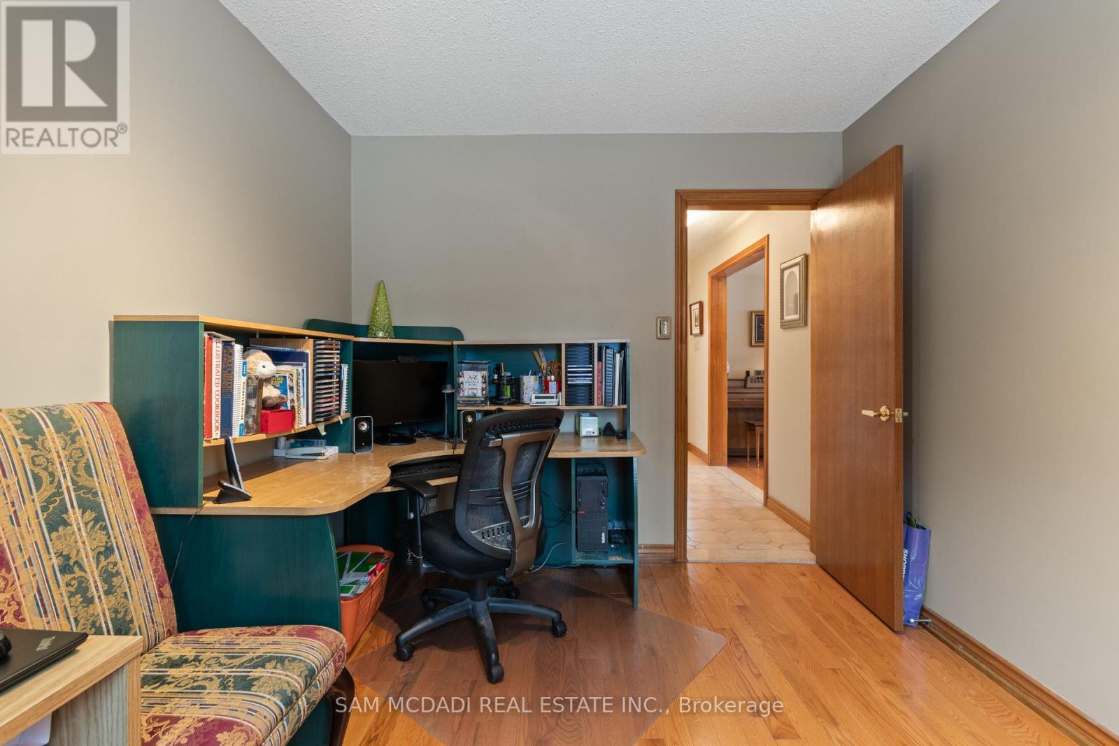 4175 Renoak Court, Mississauga, Ontario  L5C 4K2 - Photo 17 - W12816230