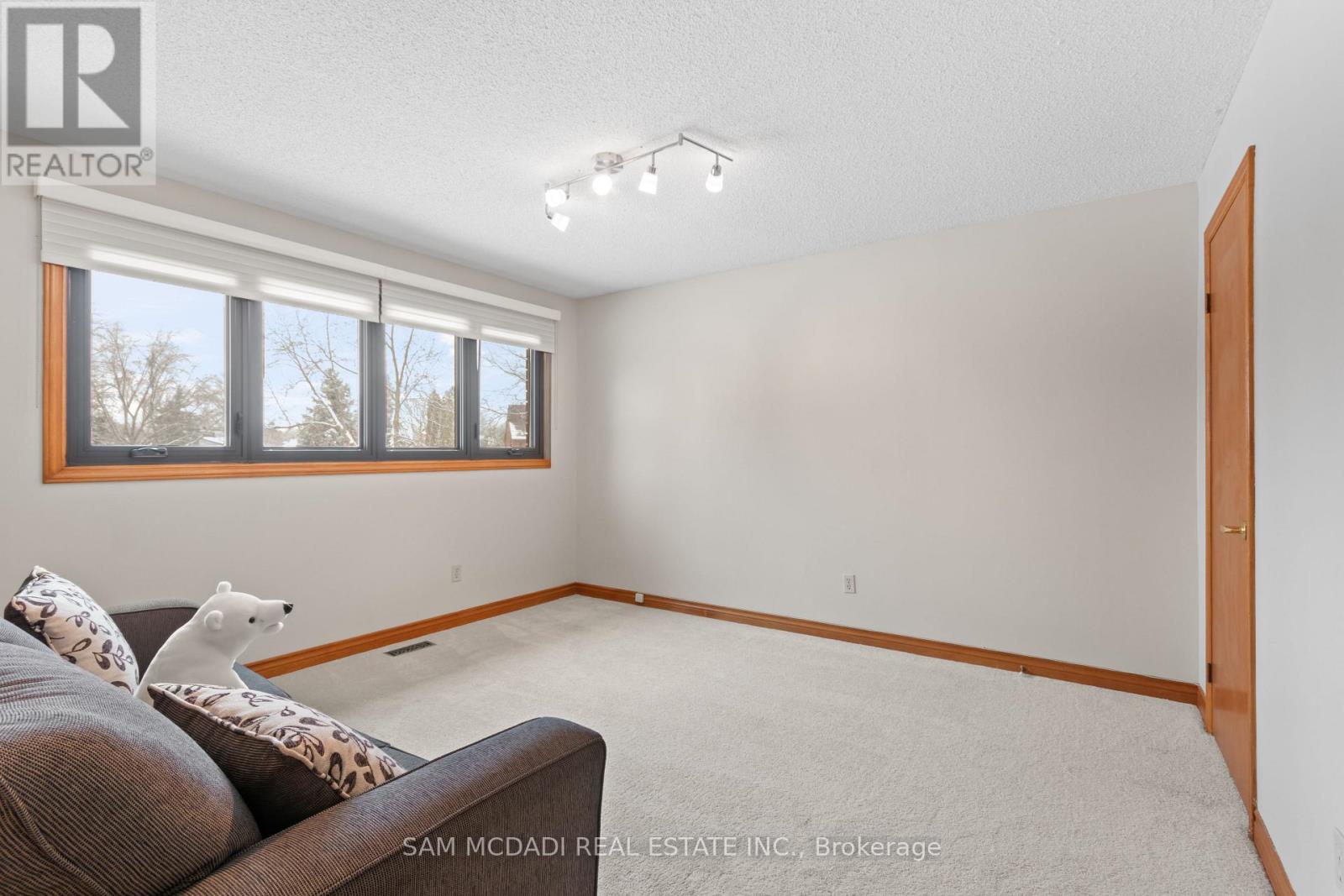 4175 Renoak Court, Mississauga, Ontario  L5C 4K2 - Photo 20 - W12816230