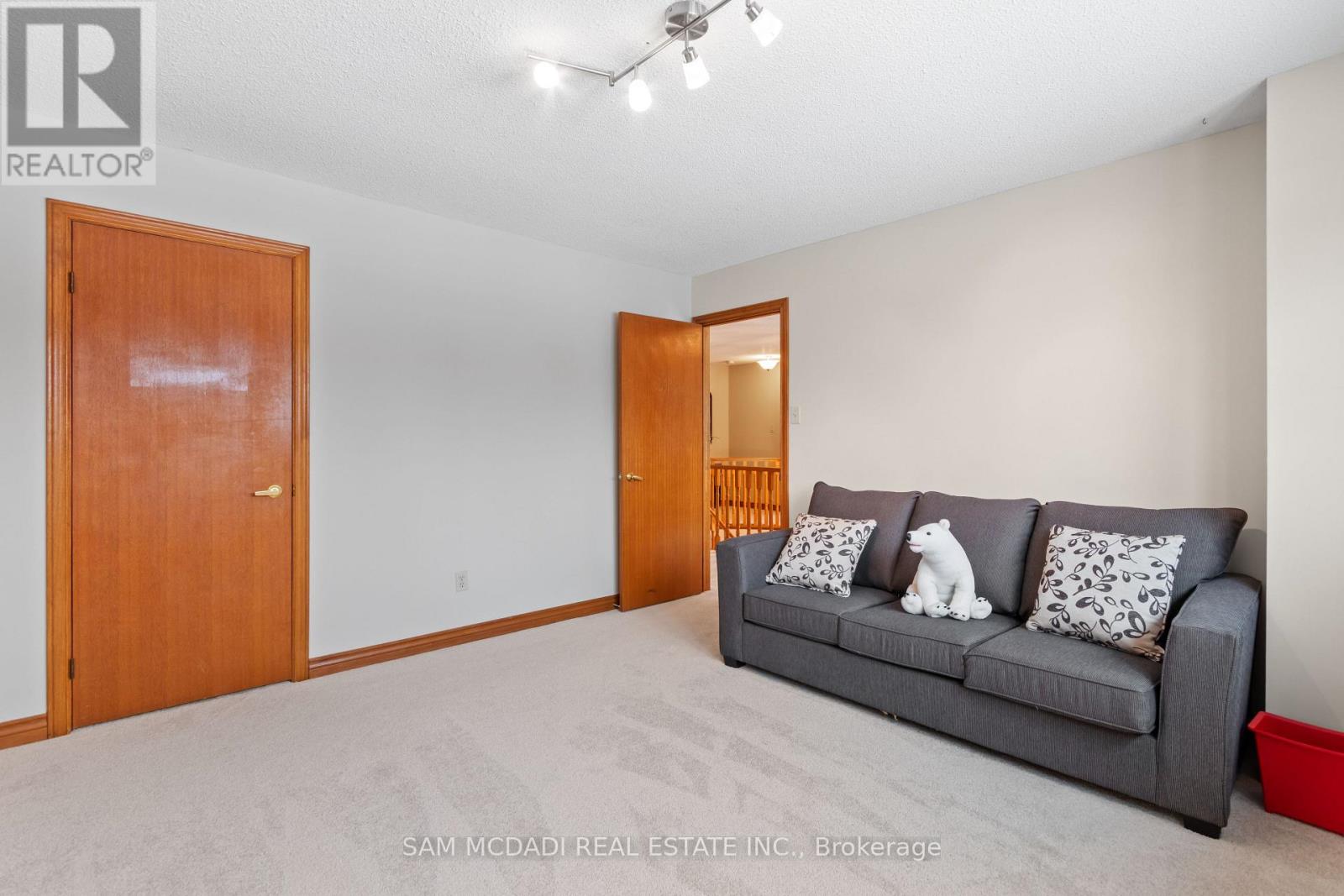 4175 Renoak Court, Mississauga, Ontario  L5C 4K2 - Photo 21 - W12816230