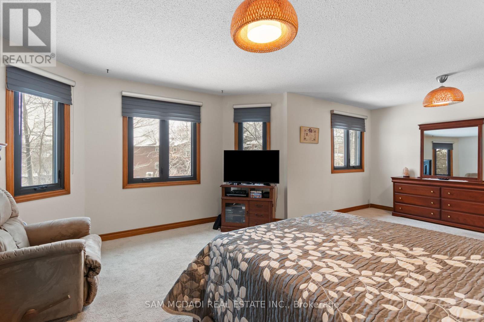 4175 Renoak Court, Mississauga, Ontario  L5C 4K2 - Photo 26 - W12816230