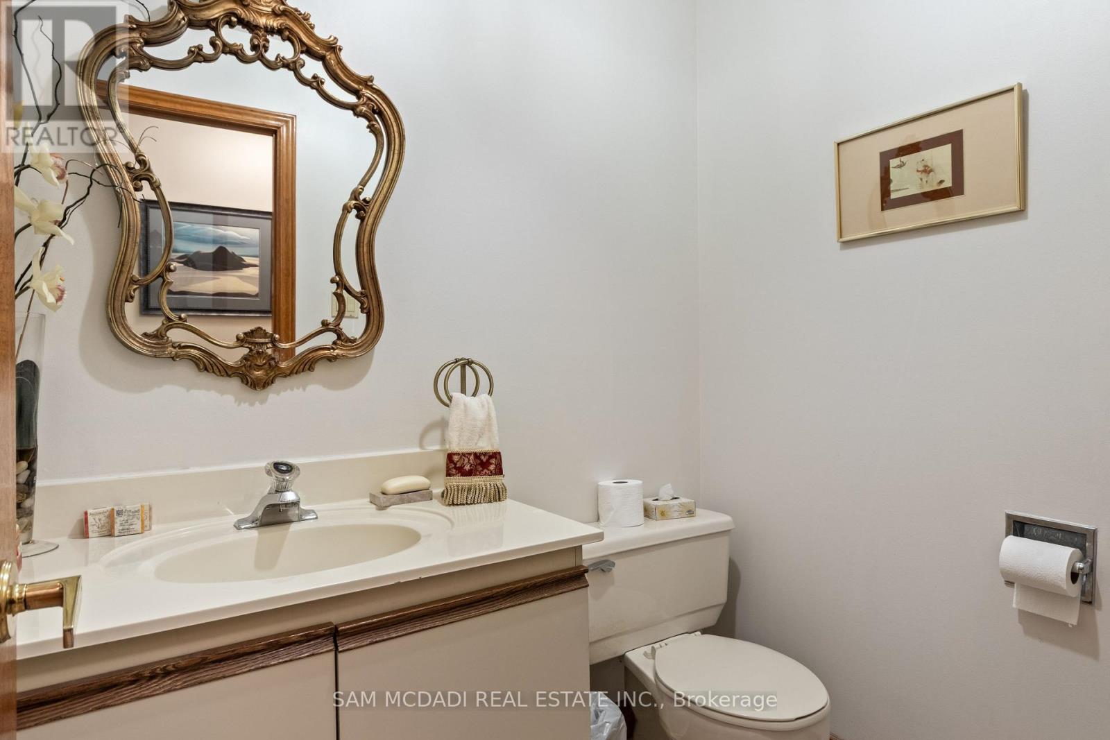 4175 Renoak Court, Mississauga, Ontario  L5C 4K2 - Photo 4 - W12816230