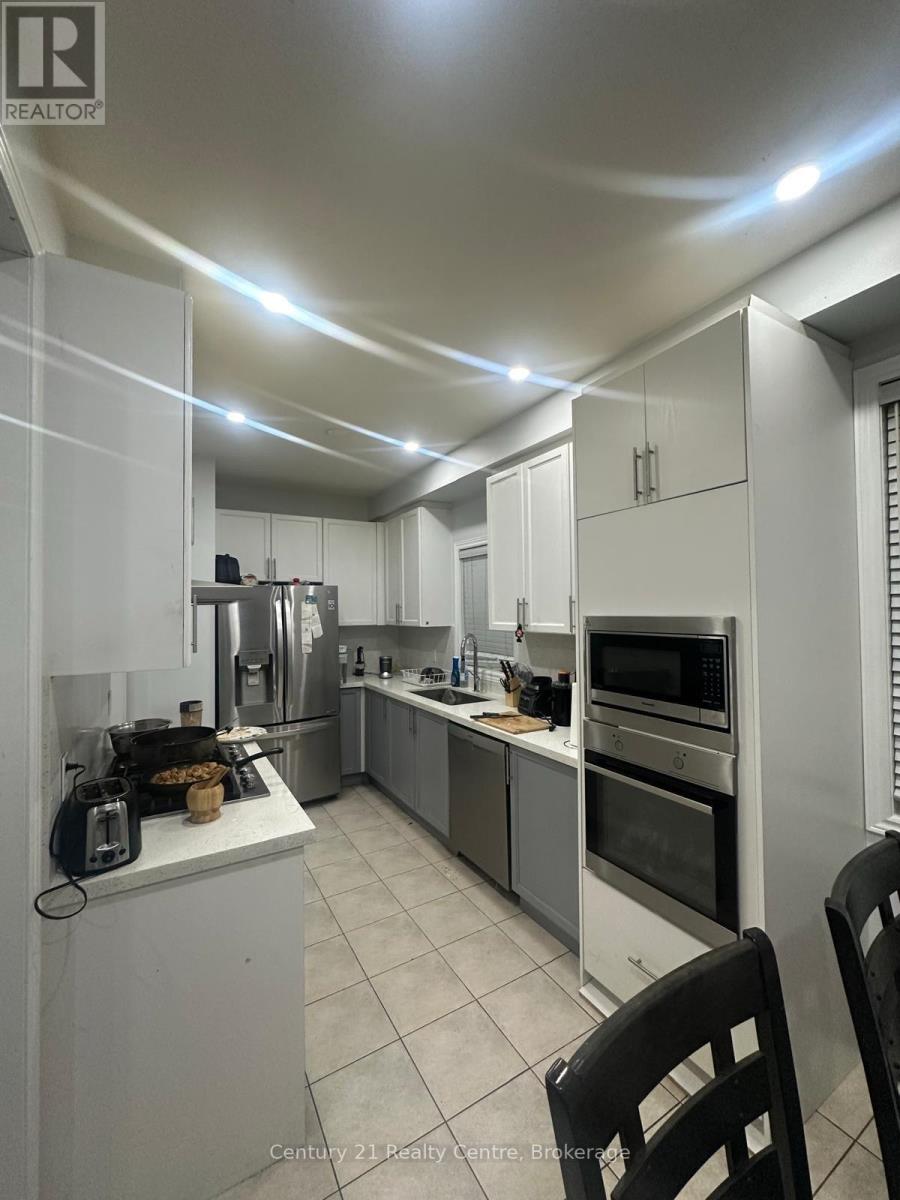 3 Almond Street, Brampton (Bram East), Ontario  L6P 3W2 - Photo 2 - W12816252