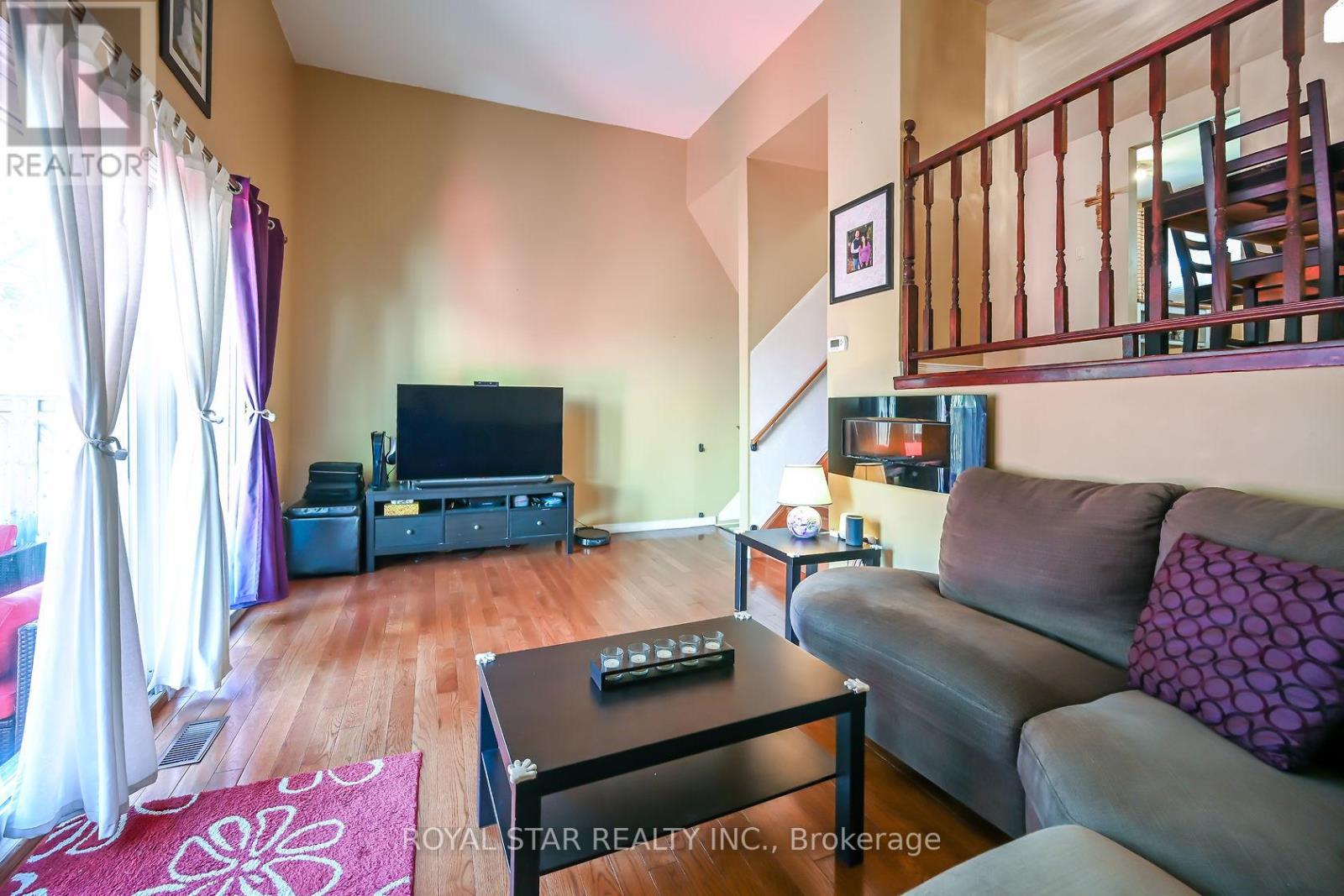 110 - 11 Harrisford Street, Hamilton (Red Hill), Ontario  L8K 6L7 - Photo 4 - X12816110