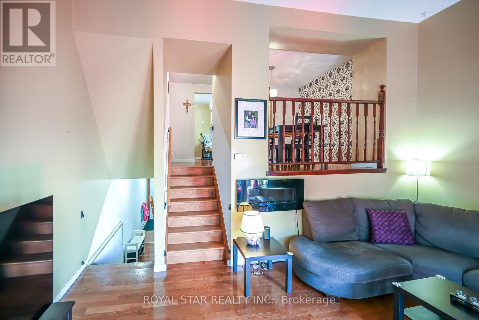 110 - 11 Harrisford Street, Hamilton (Red Hill), Ontario  L8K 6L7 - Photo 5 - X12816110