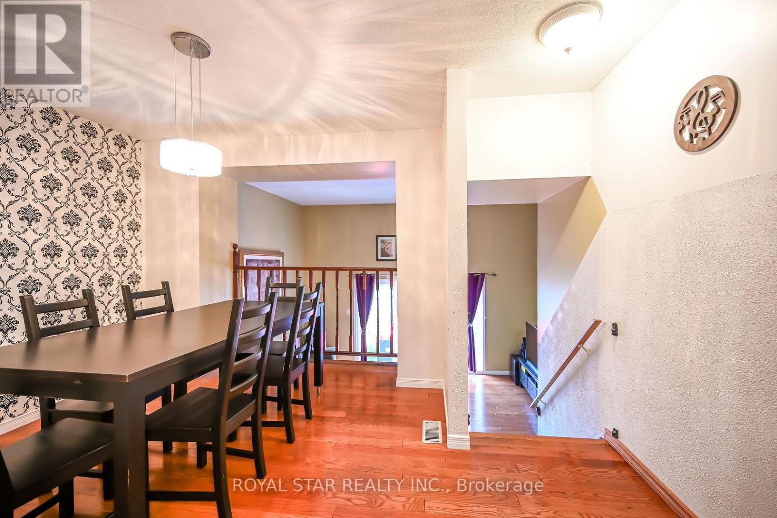 110 - 11 Harrisford Street, Hamilton (Red Hill), Ontario  L8K 6L7 - Photo 6 - X12816110