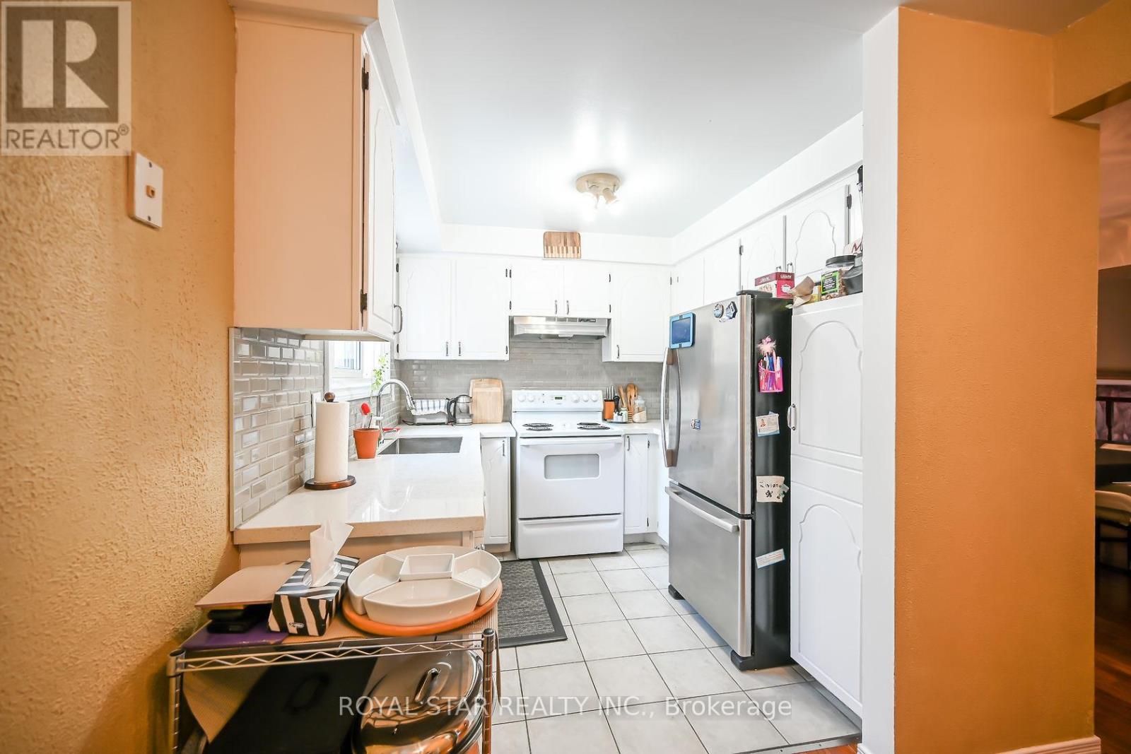 110 - 11 Harrisford Street, Hamilton (Red Hill), Ontario  L8K 6L7 - Photo 8 - X12816110