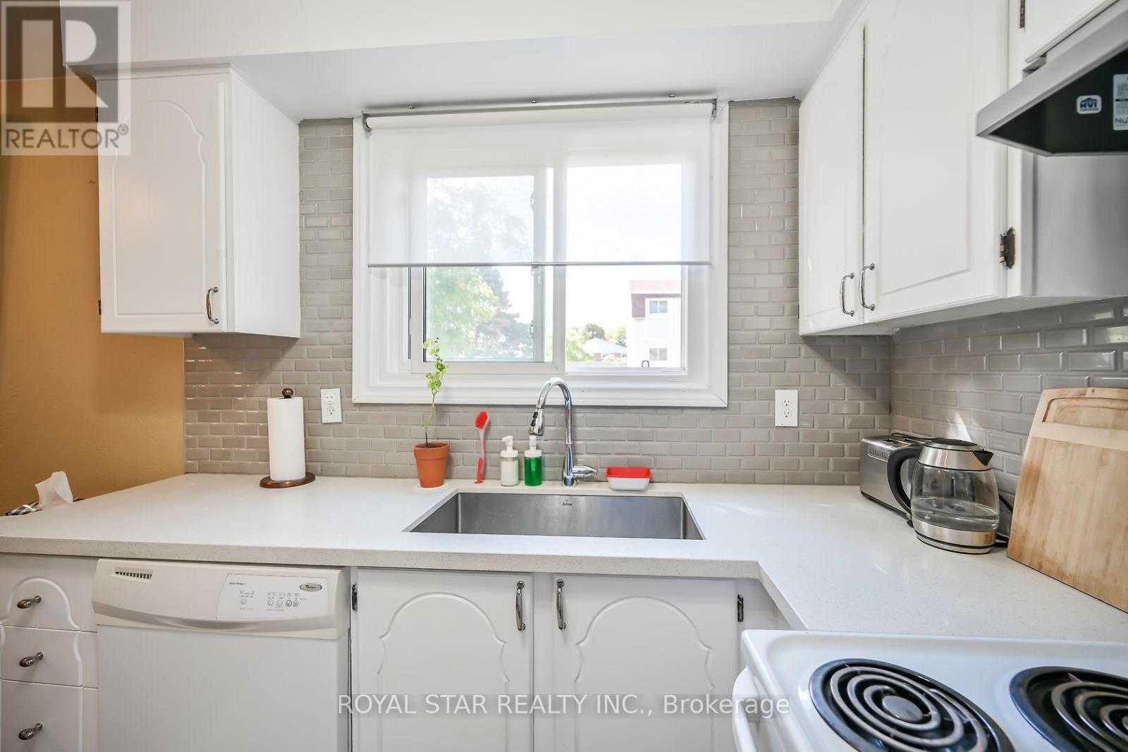 110 - 11 Harrisford Street, Hamilton (Red Hill), Ontario  L8K 6L7 - Photo 9 - X12816110