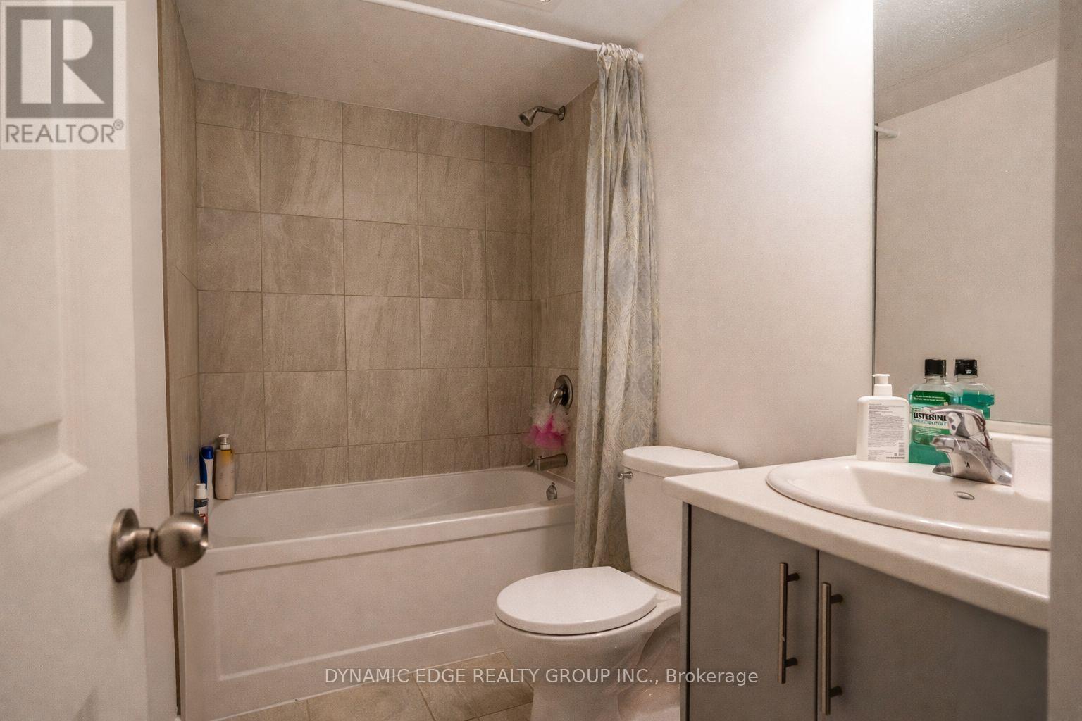 25 - 235 Chapel Hill Drive, Kitchener, Ontario  N2R 0S4 - Photo 12 - X12816150