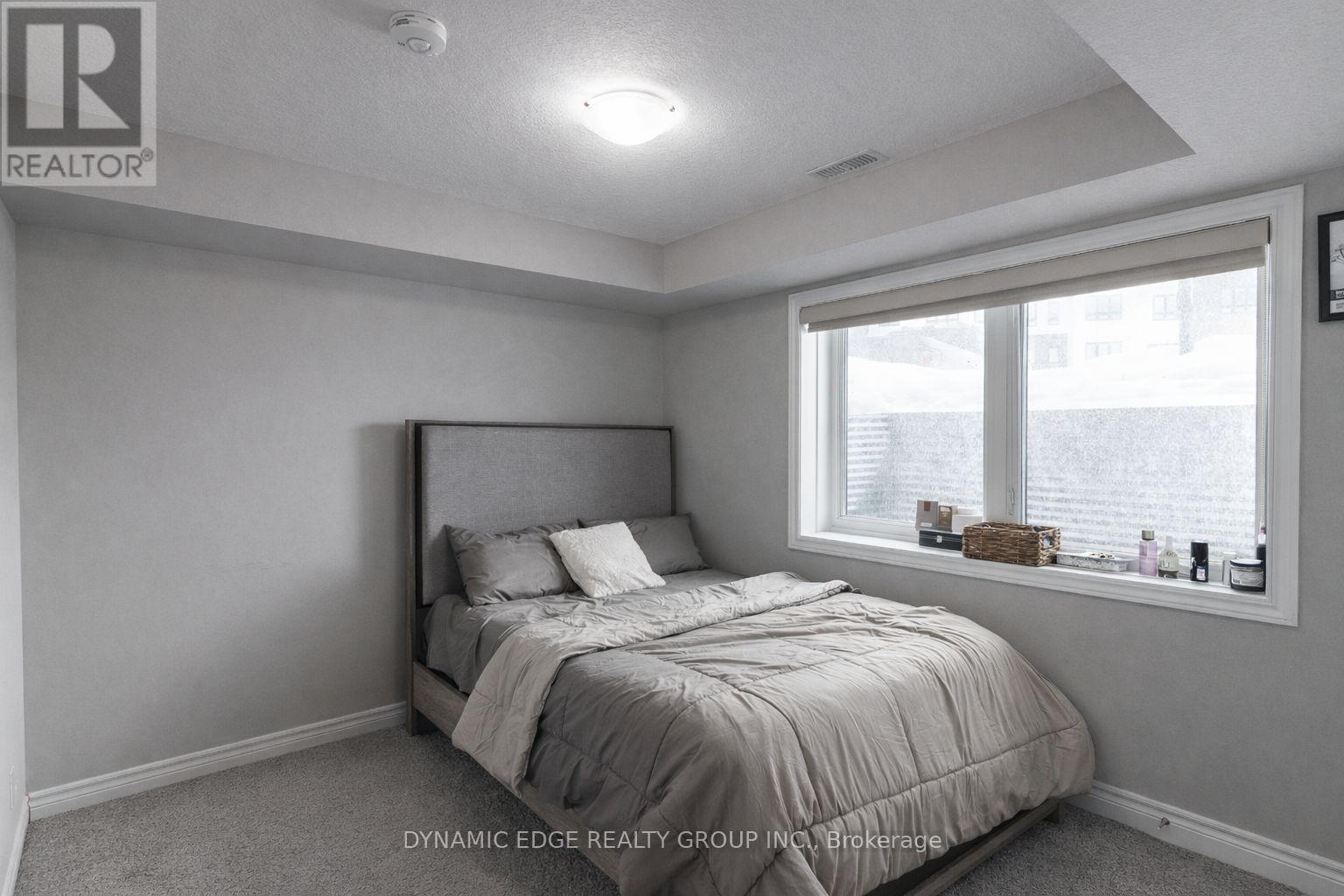 25 - 235 Chapel Hill Drive, Kitchener, Ontario  N2R 0S4 - Photo 9 - X12816150